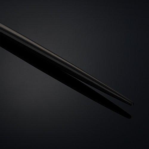 tail comb thin handle close-up image
