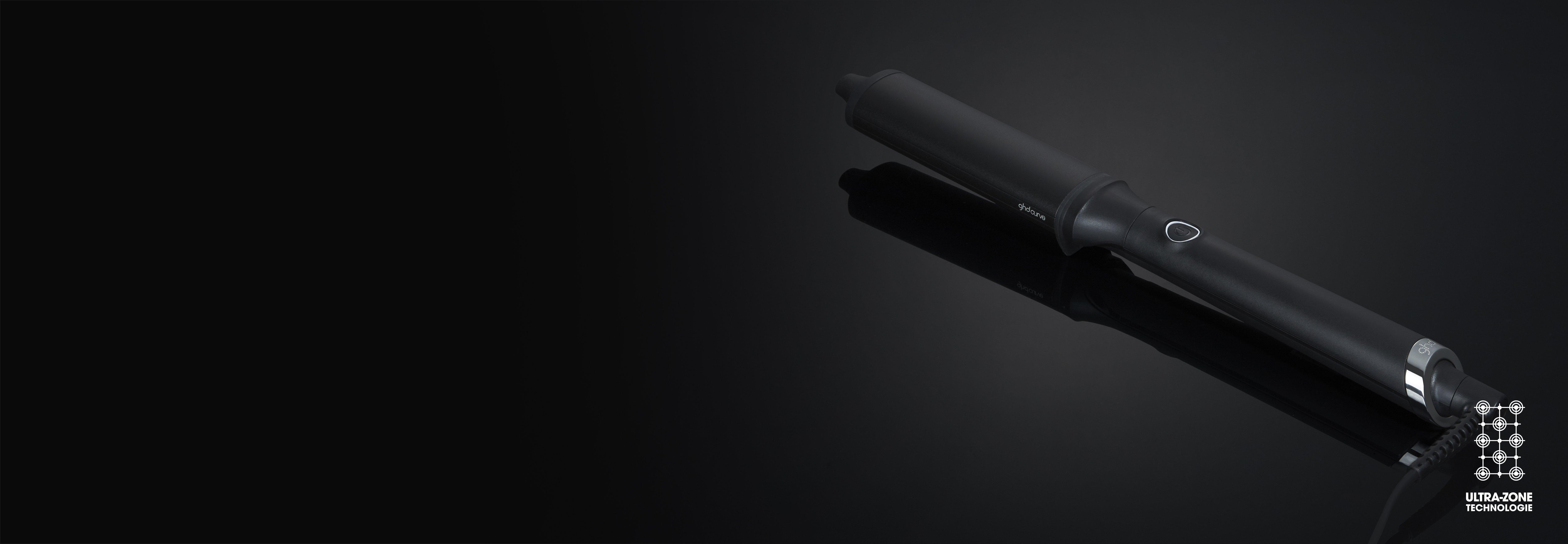 ghd curve® classic wave wand Lockenstab auf dunklem Hintergrund