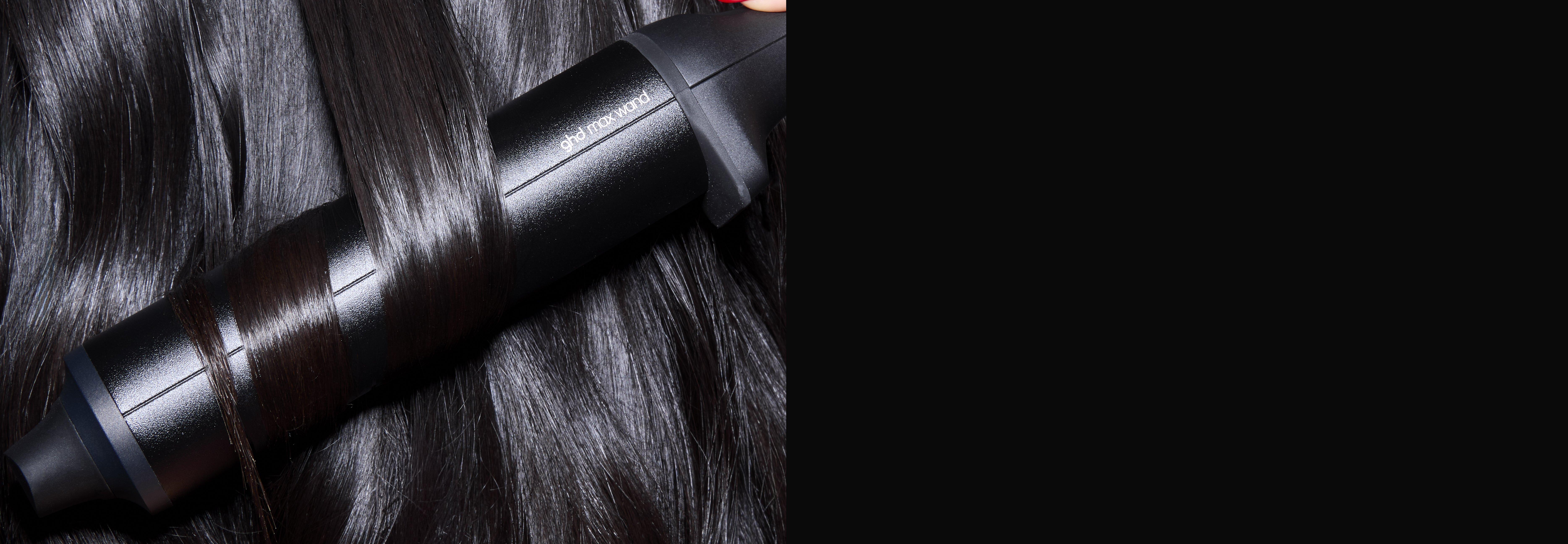 ghd max wand während dem Styling von Locken