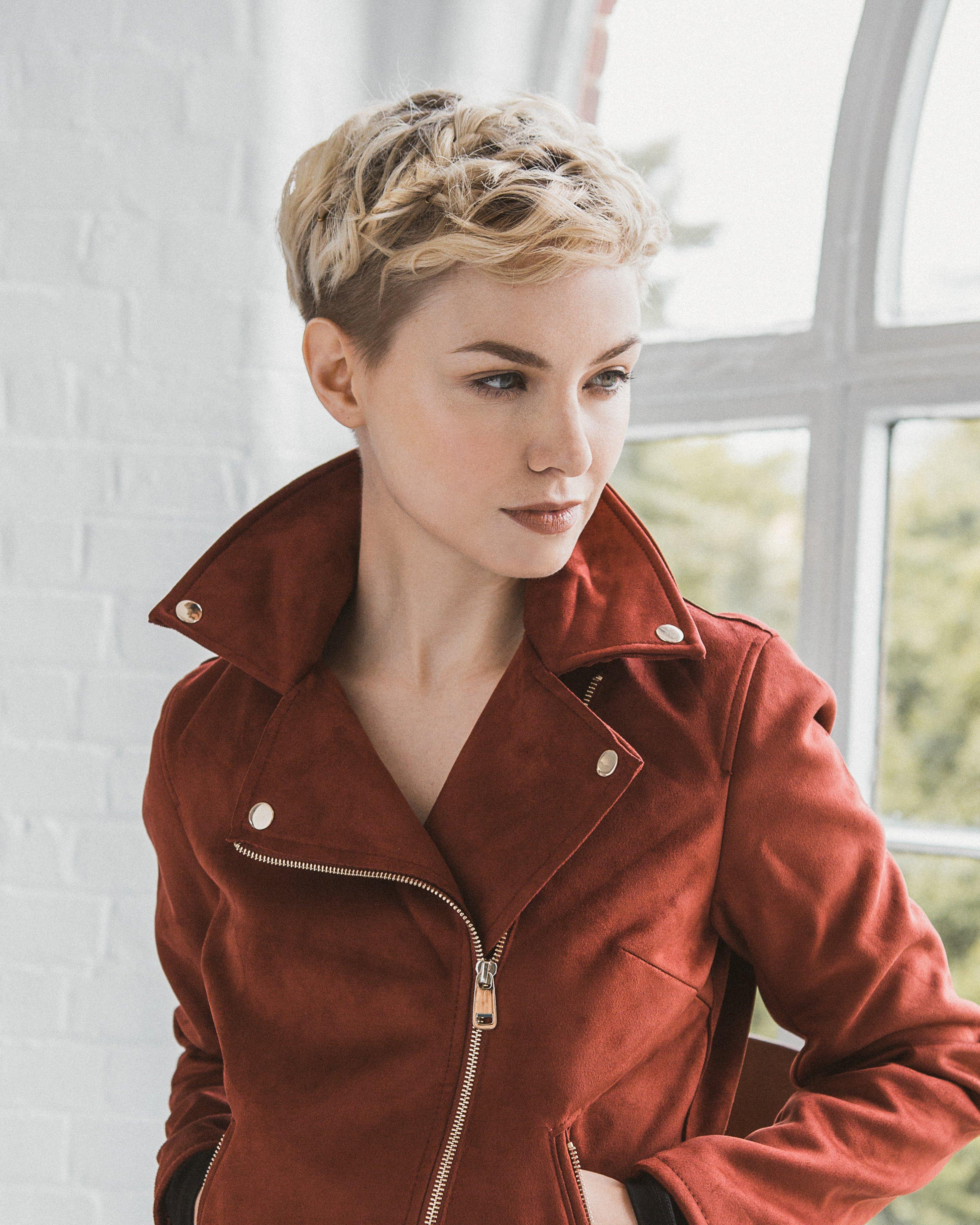 Accent_Braids_Hairstyles_Hub_Image.jpg