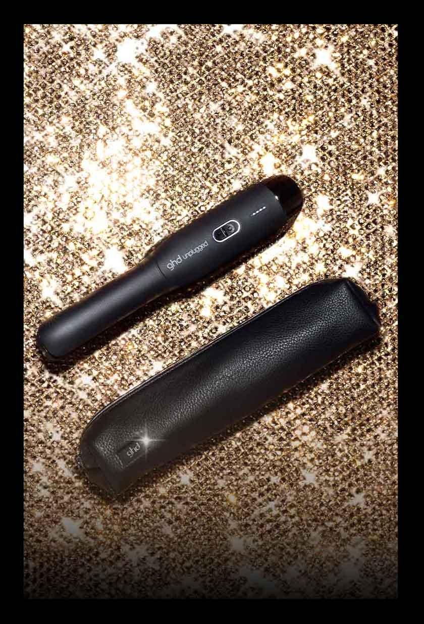 ghd unplugged Glätteisen auf gold glitzerndem Hintergrund