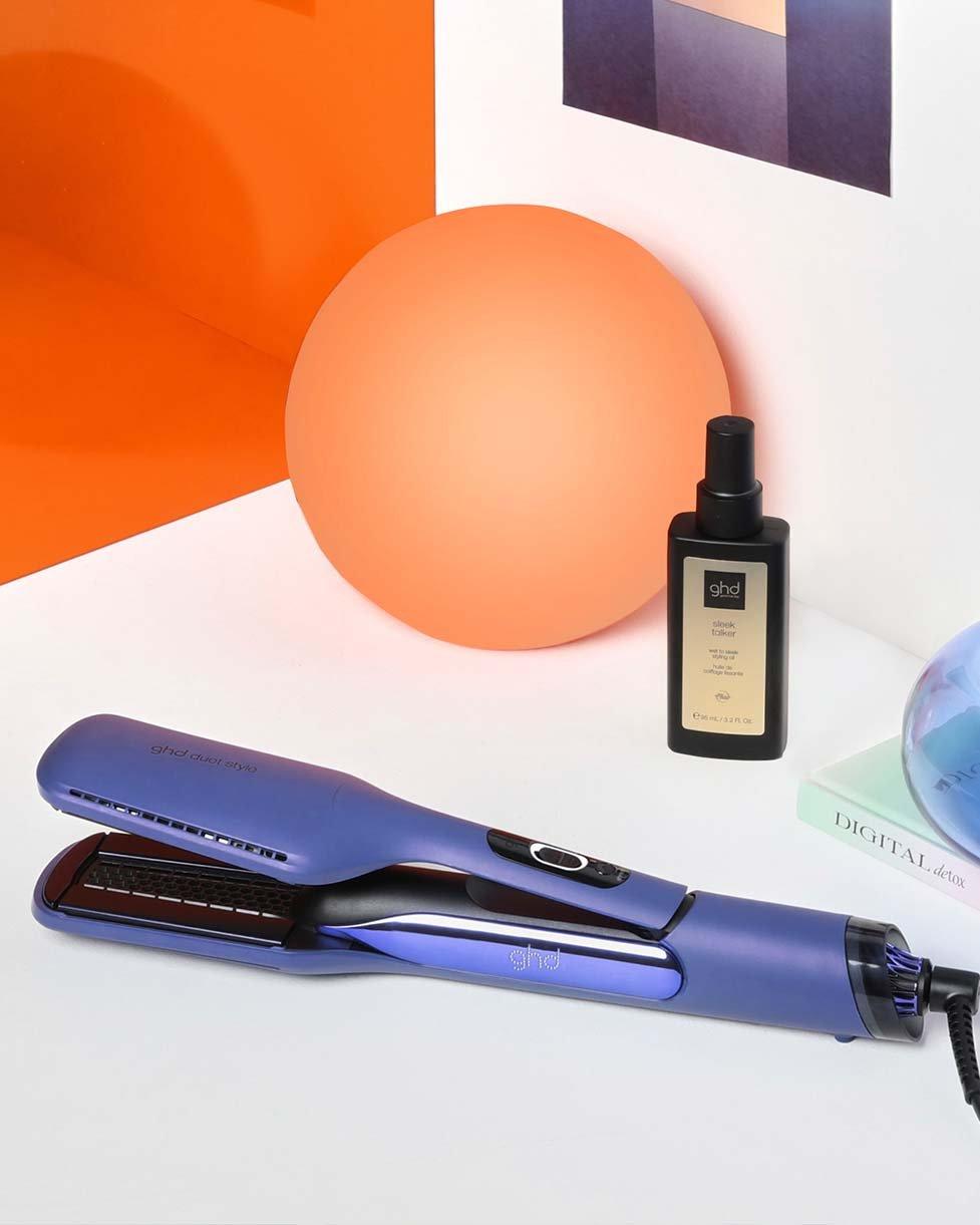 blauer ghd Hot Air Styler mit ghd Haaröl