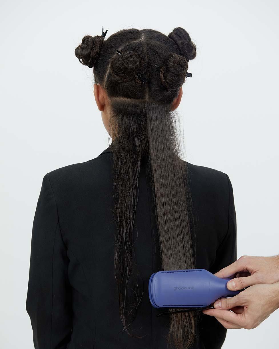 ghd duet style beim Trocknen in brünettem Haar