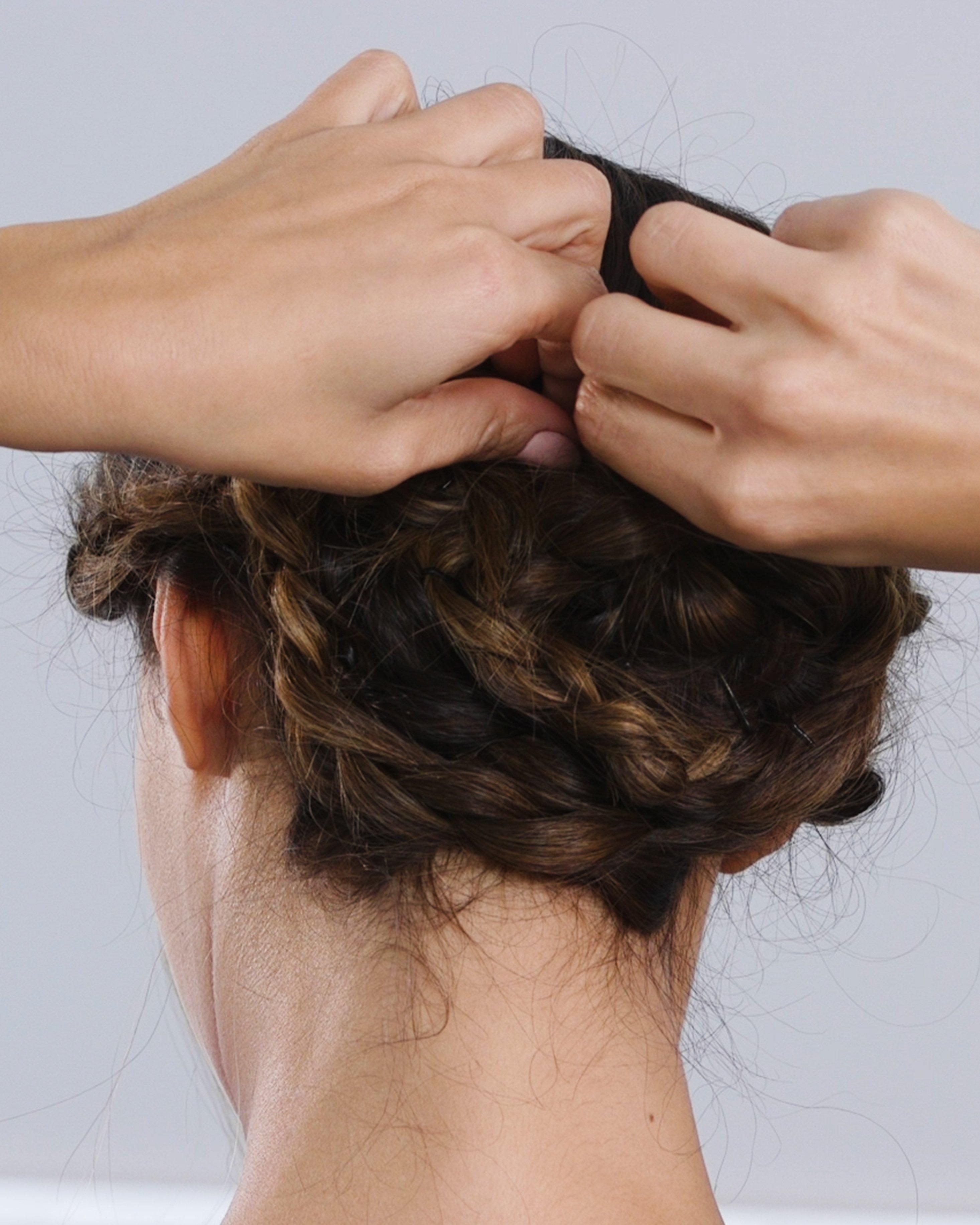 Braided_Updo_Step_17_Grid_Global.jpg