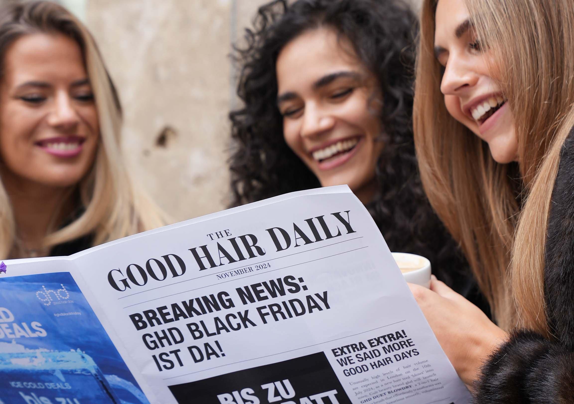 Drei Models lesen die ghd Zeitschrift