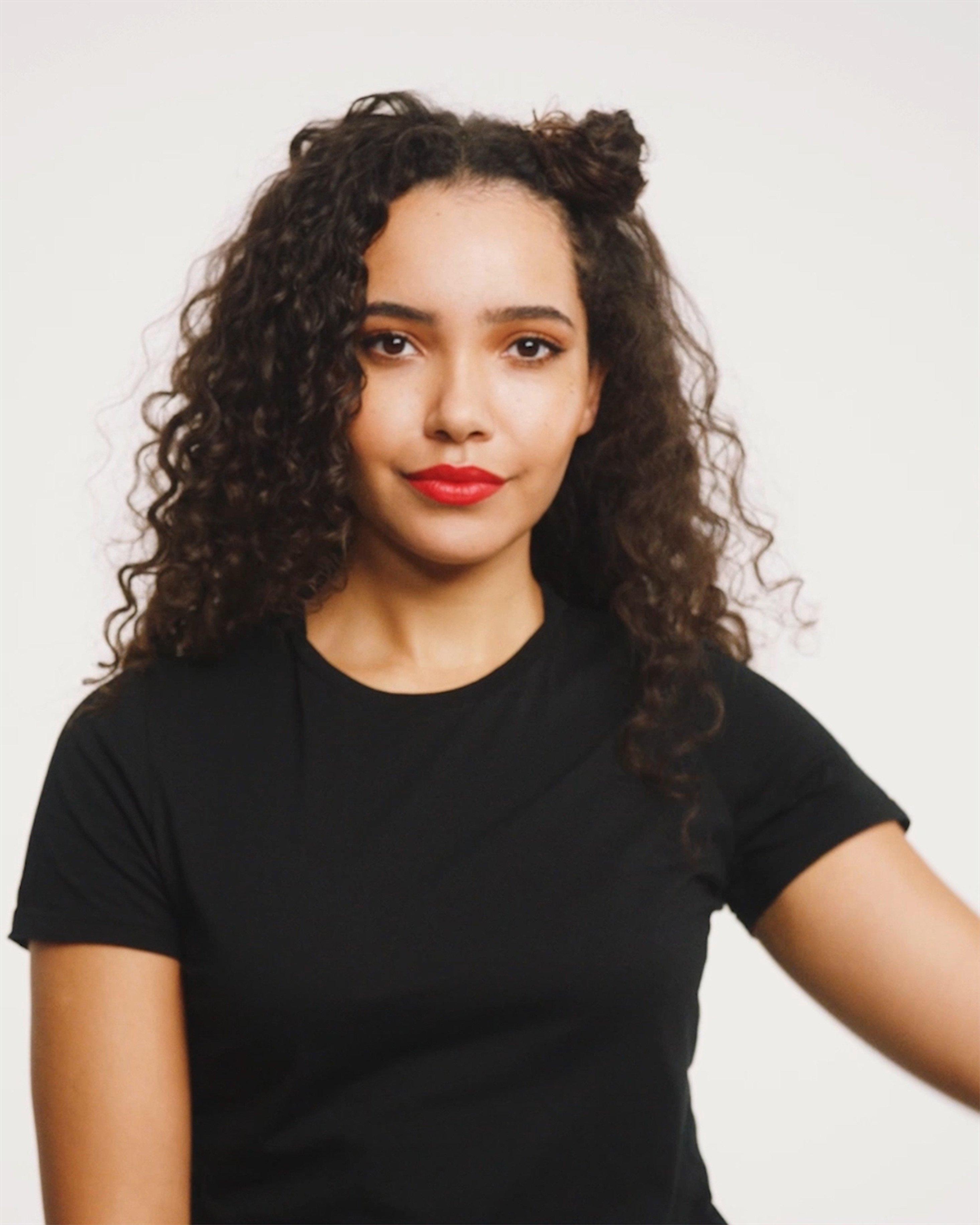 Chronos24_SBSVideo_Clean_StraightenCurlyHair_Step_2_3x.jpg