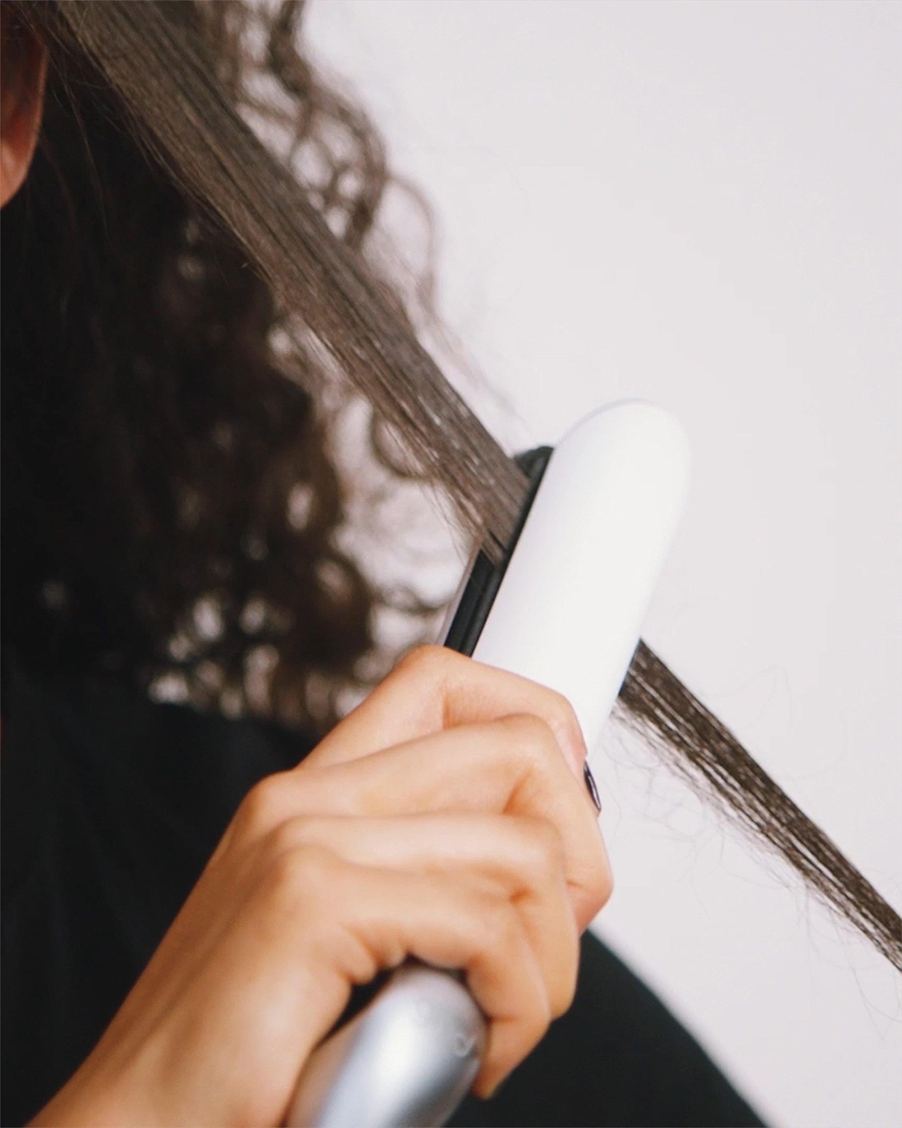 Chronos24_SBSVideo_Clean_StraightenCurlyHair_Step_5_3x.jpg