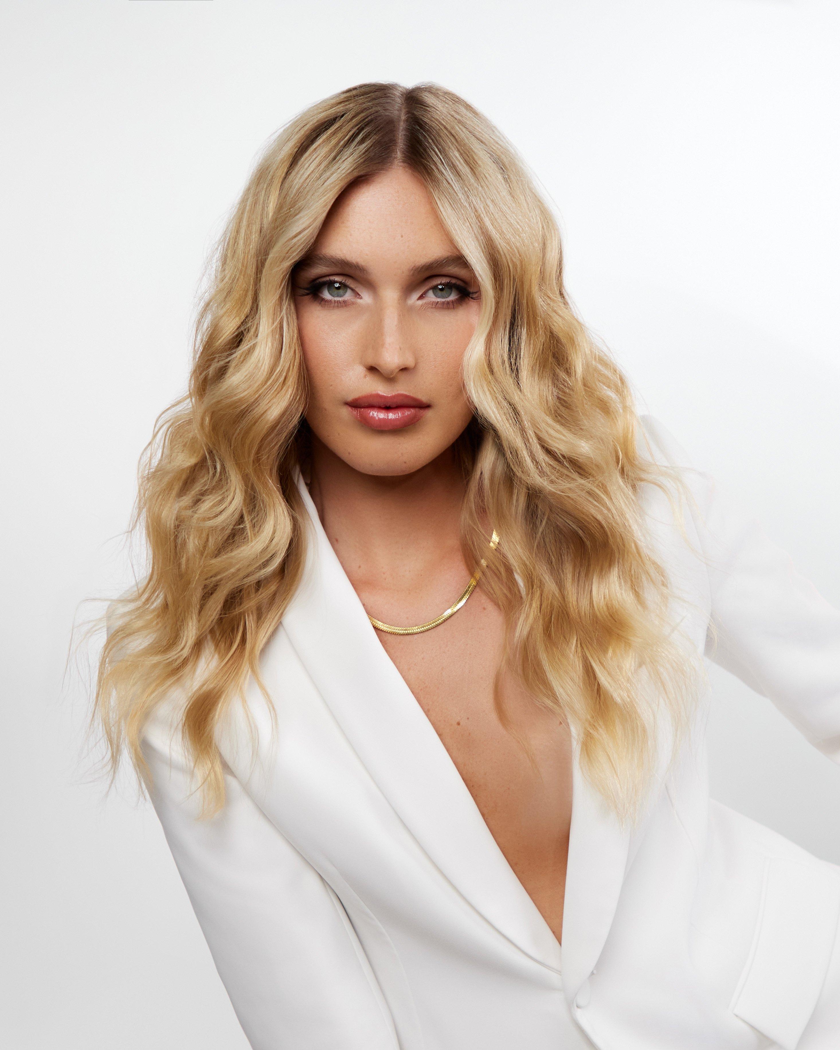 Hairstyles_Hub_Chronos_Curve_Conical_Wand_Carousel_Image_DE