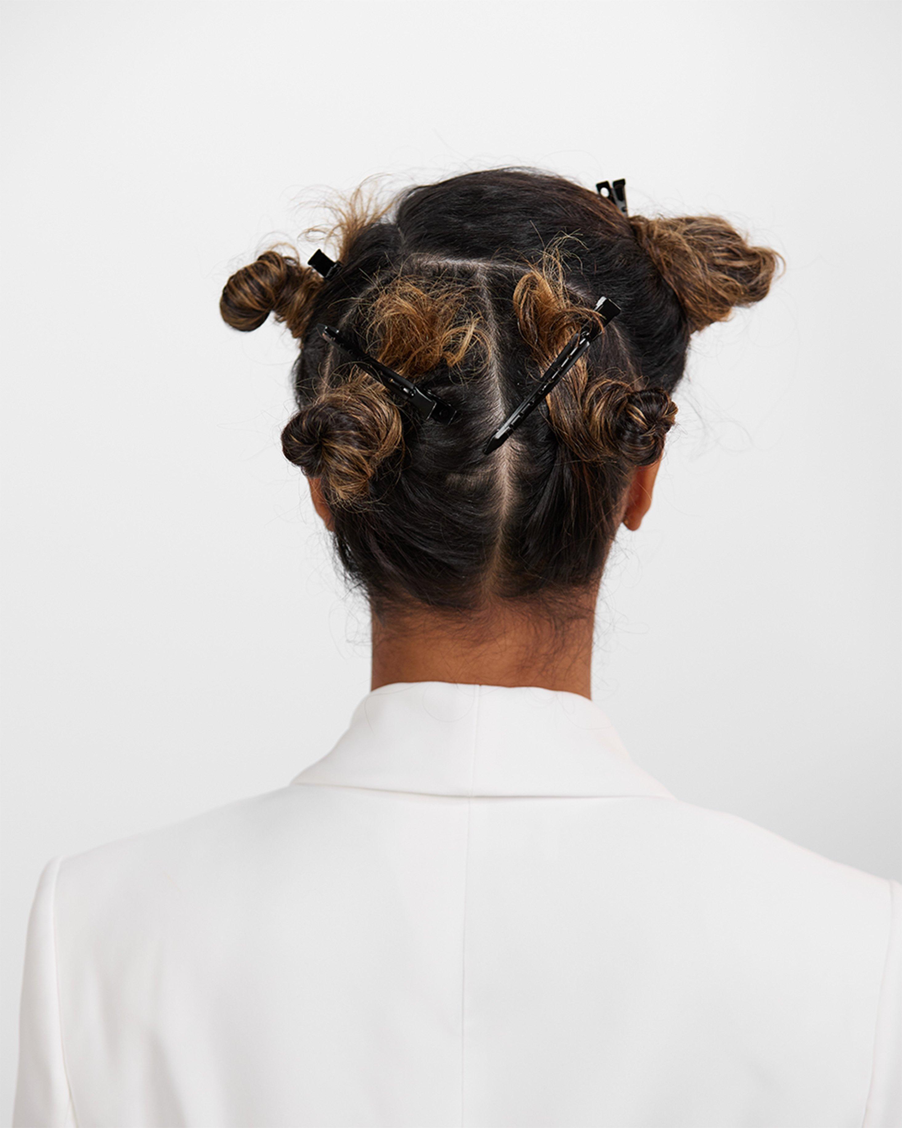 Chronos_Curve_Thin_Wand_Tight_Defined_Curls_SBS_Step2_JPG_EXP01.07.26@3x.jpg