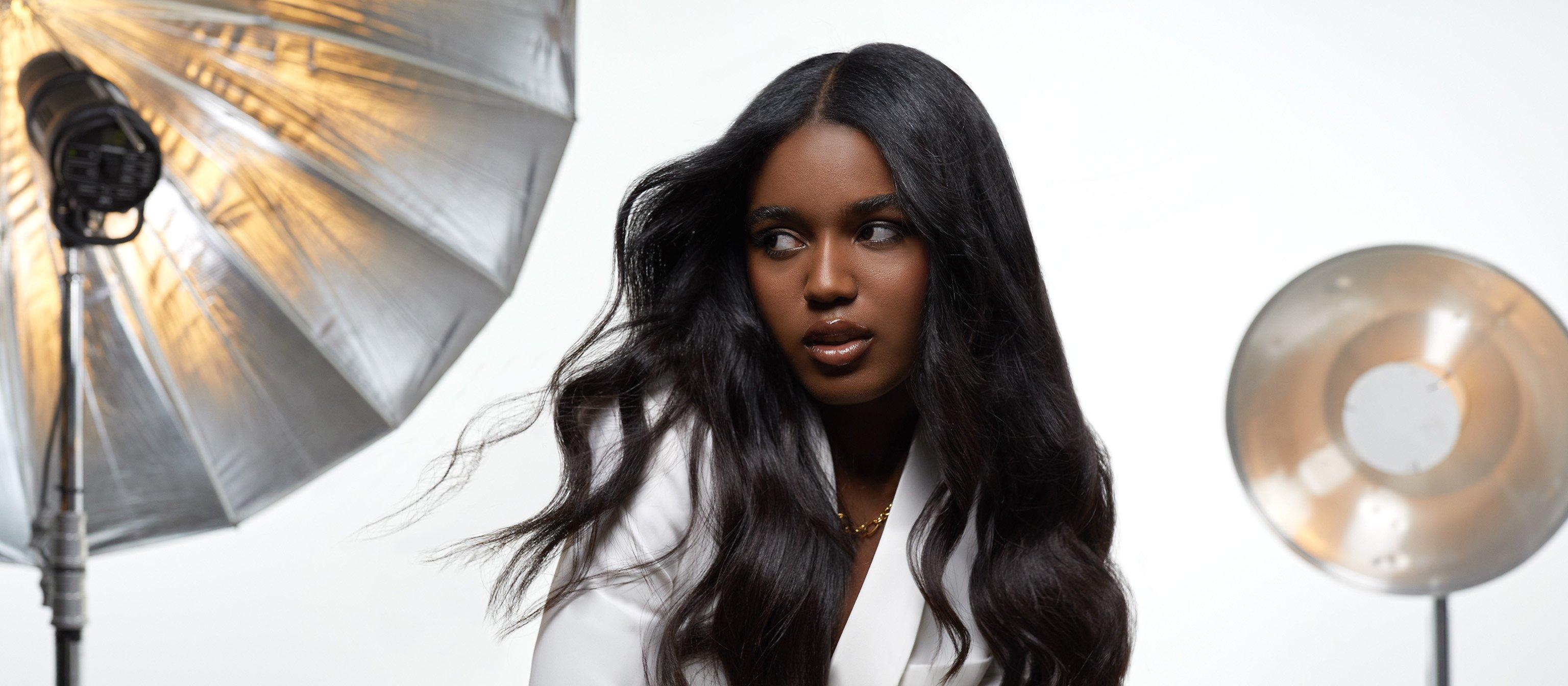 Model mit sanften Beach Waves gestylt mit chronos max
