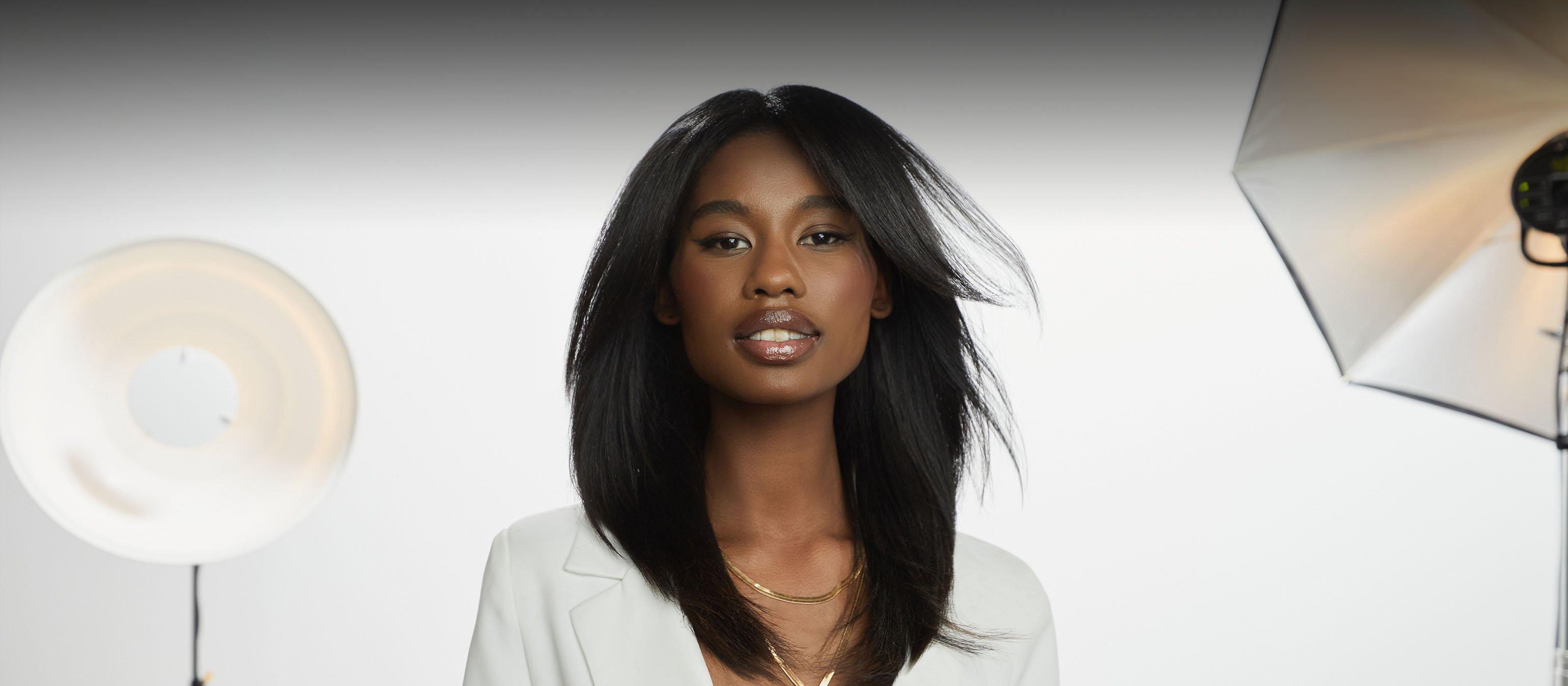 Model mit angesagten Curtain Bangs