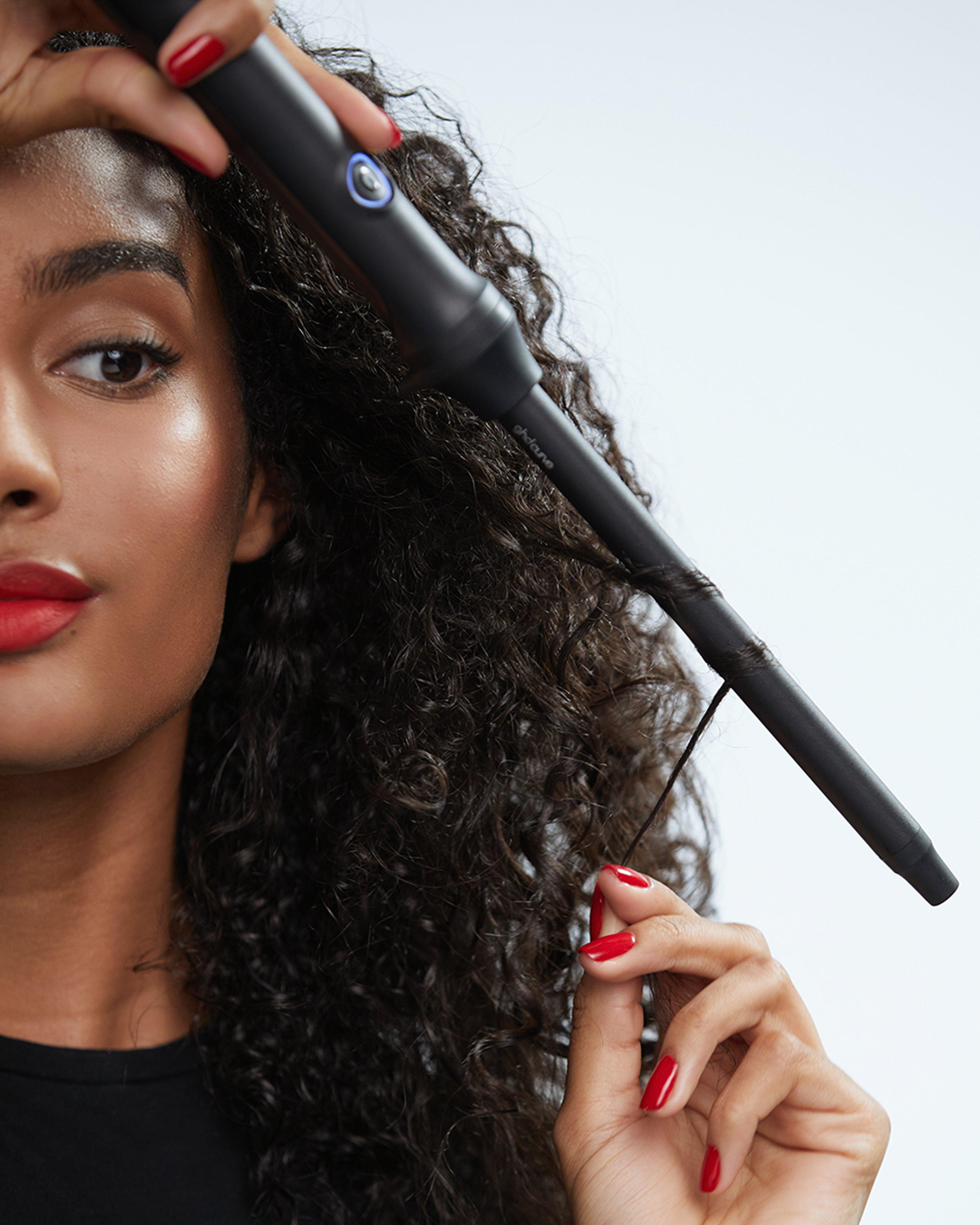 DefiningNaturalCurls_ThinWand_Step_2@3x.jpg