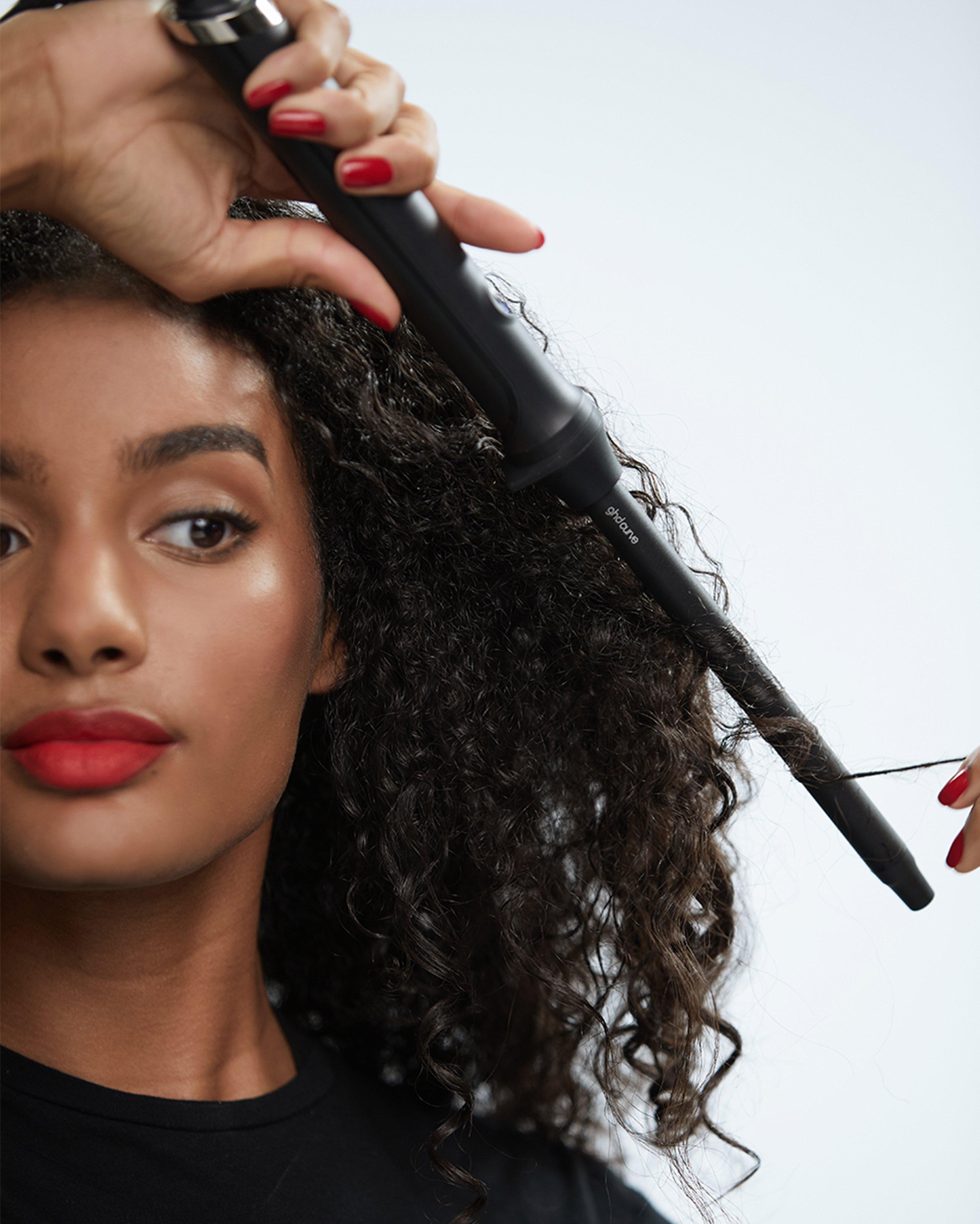 DefiningNaturalCurls_ThinWand_Step_3@3x.jpg