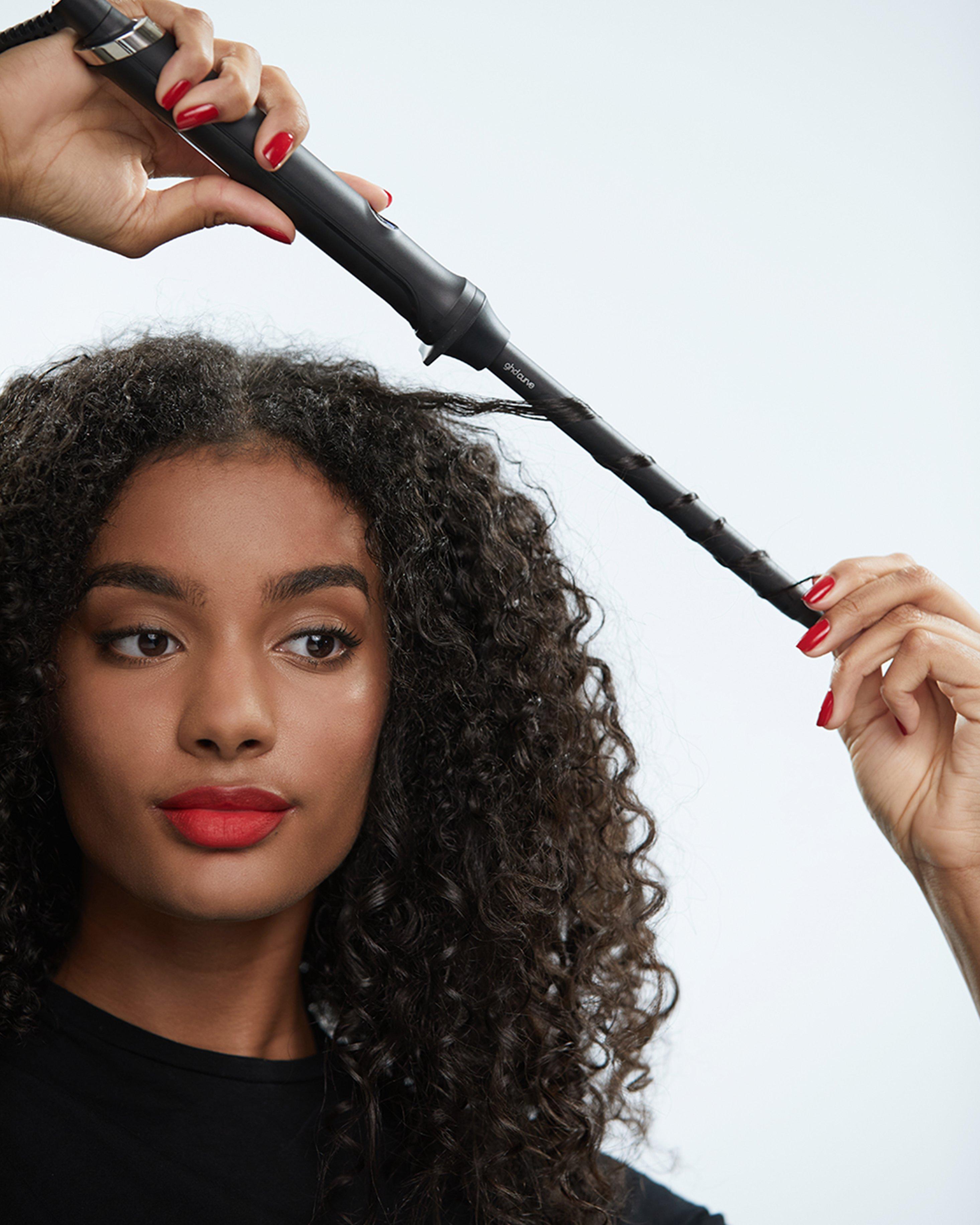 DefiningNaturalCurls_ThinWand_Step_5@3x.jpg