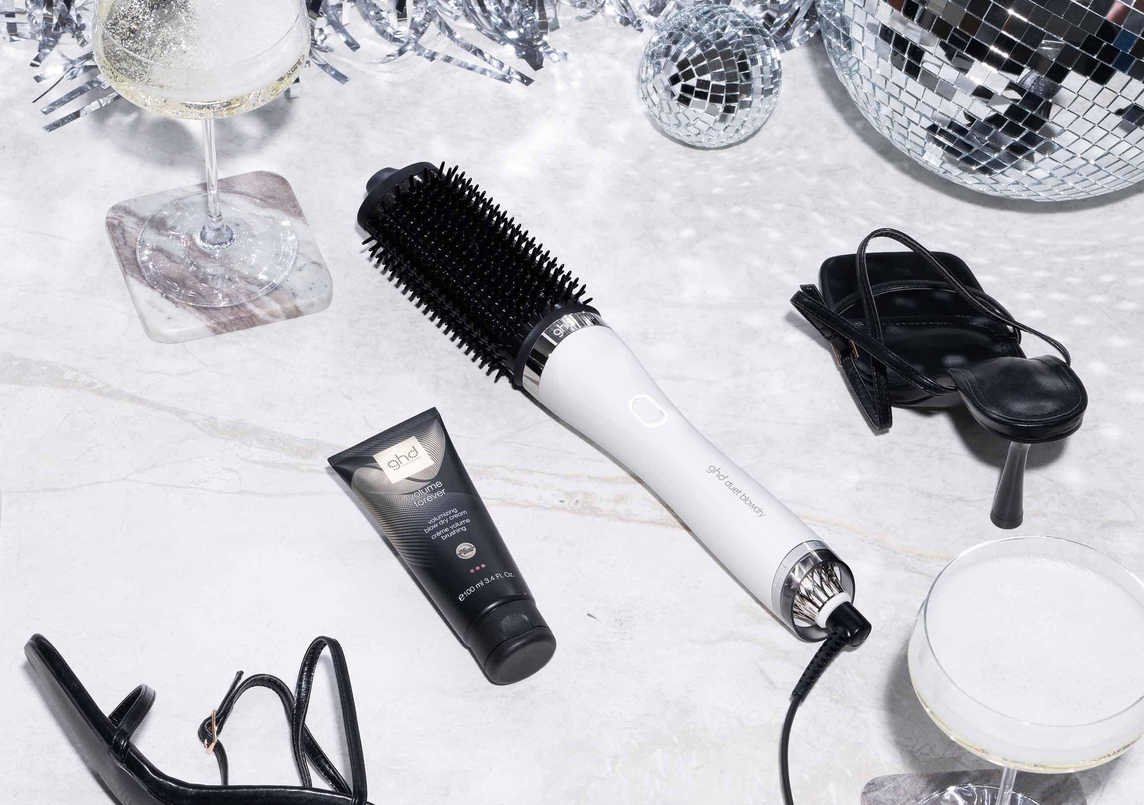 ghd duet blowdry mit ghd Volumencreme und Sektgläsern