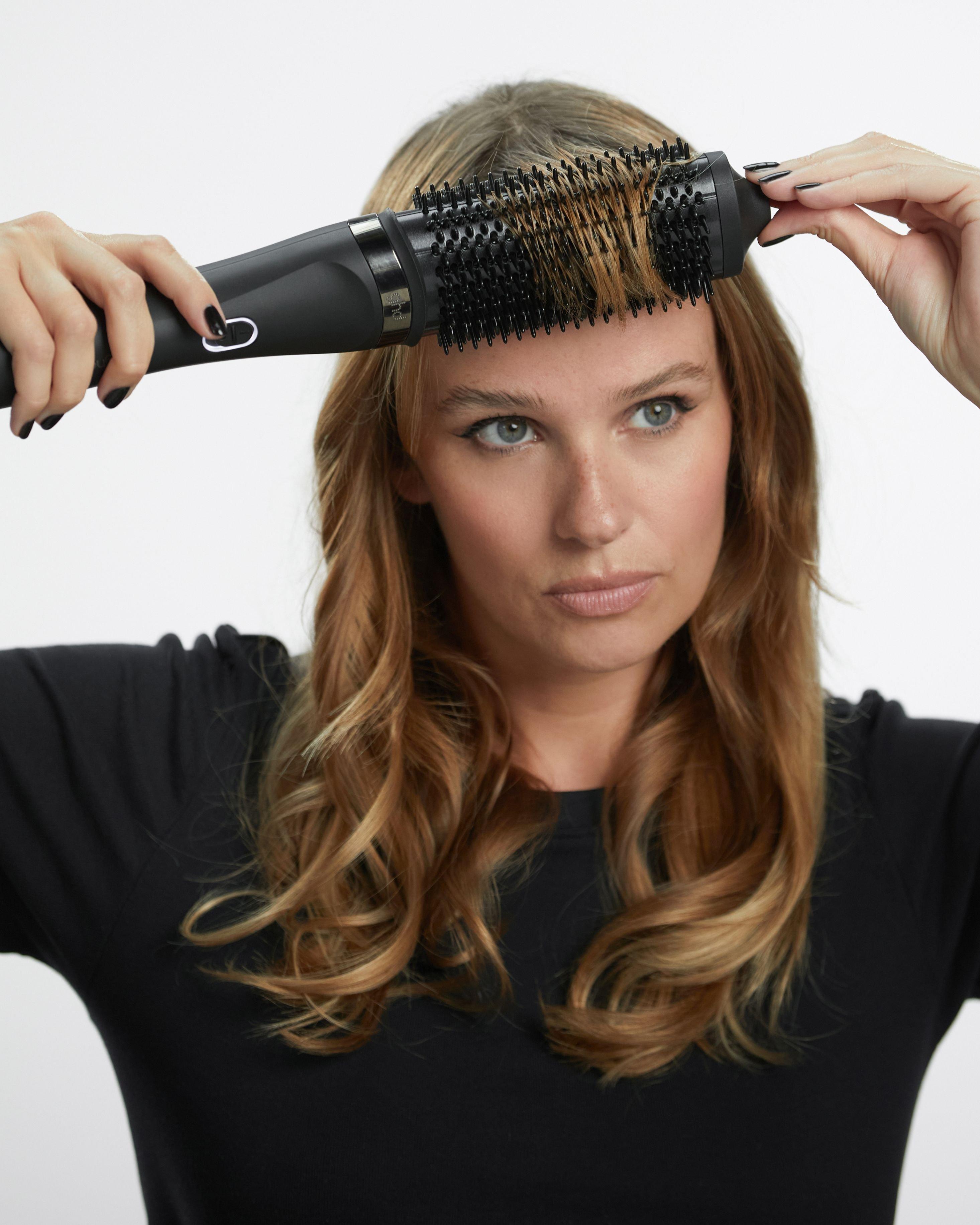DuetBlowdry_Hairstyle_SS_SBS_CurlyBlowOut_Step5.jpg