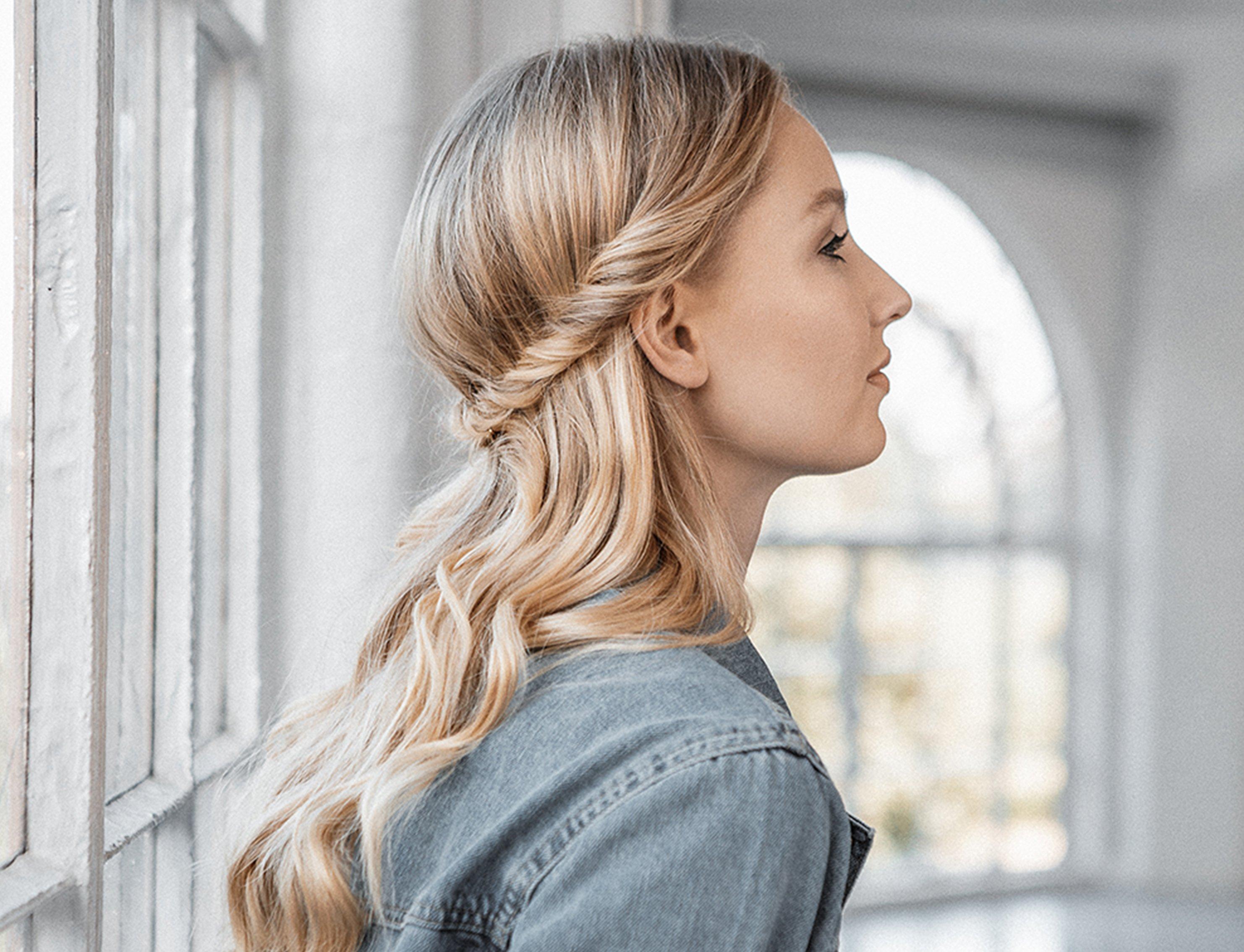 Easy_Prom_Hairstyles_Half_Updo_FiftyFifty@3x.jpg