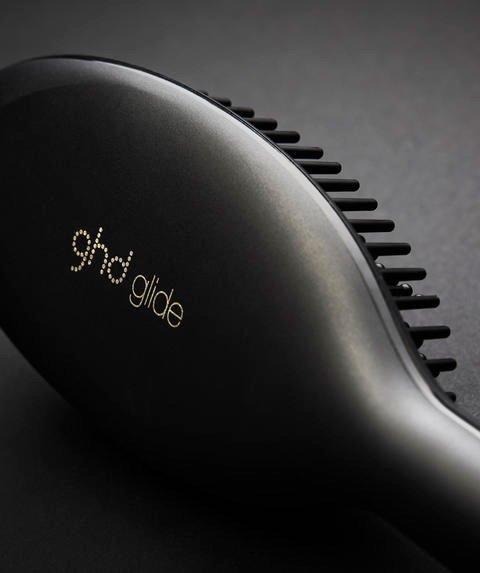 cepillo ghd glide de cerca