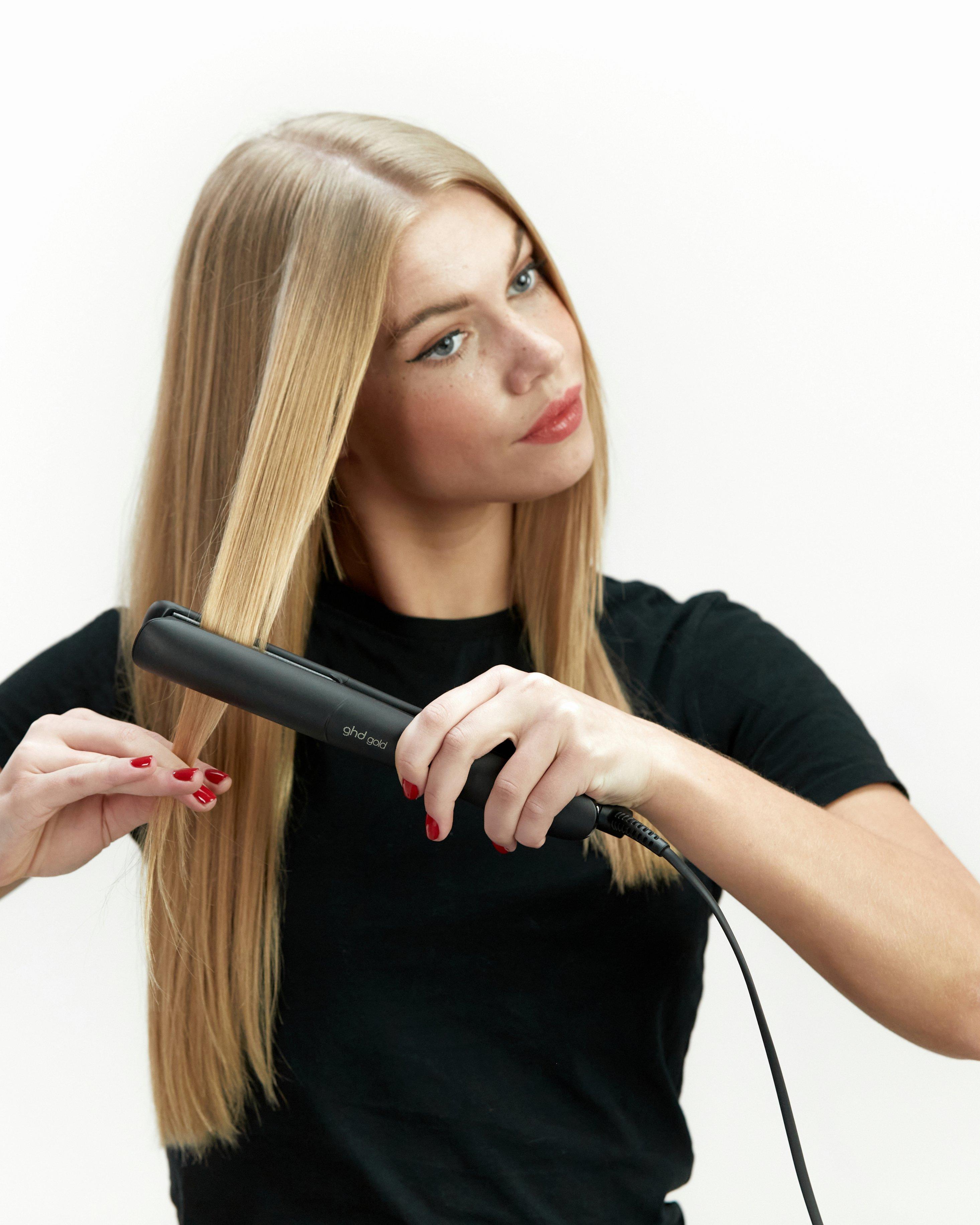 HAIRSTYLES_Slick_Back_Straight_Grid_Image_5_Global.jpg
