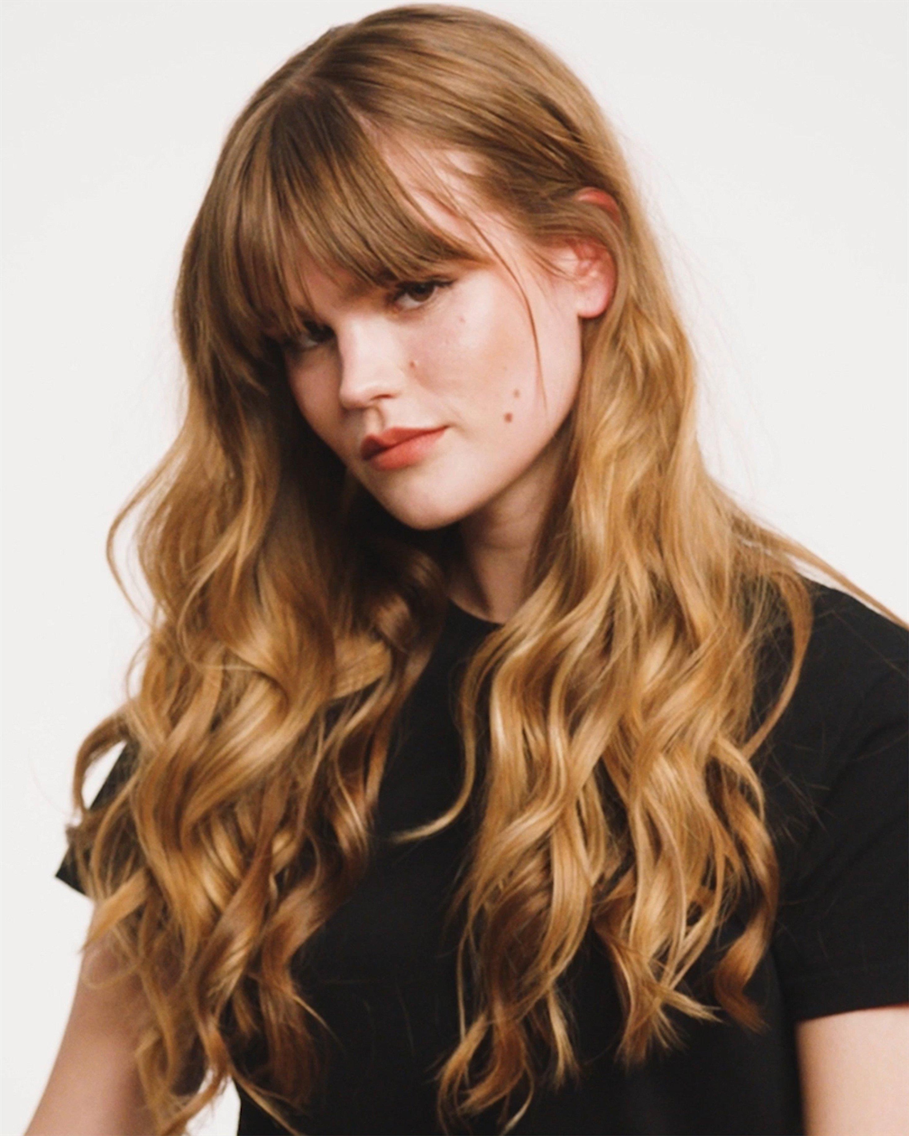 Hairstyles_Hub_Long_BeachyWaves_UK