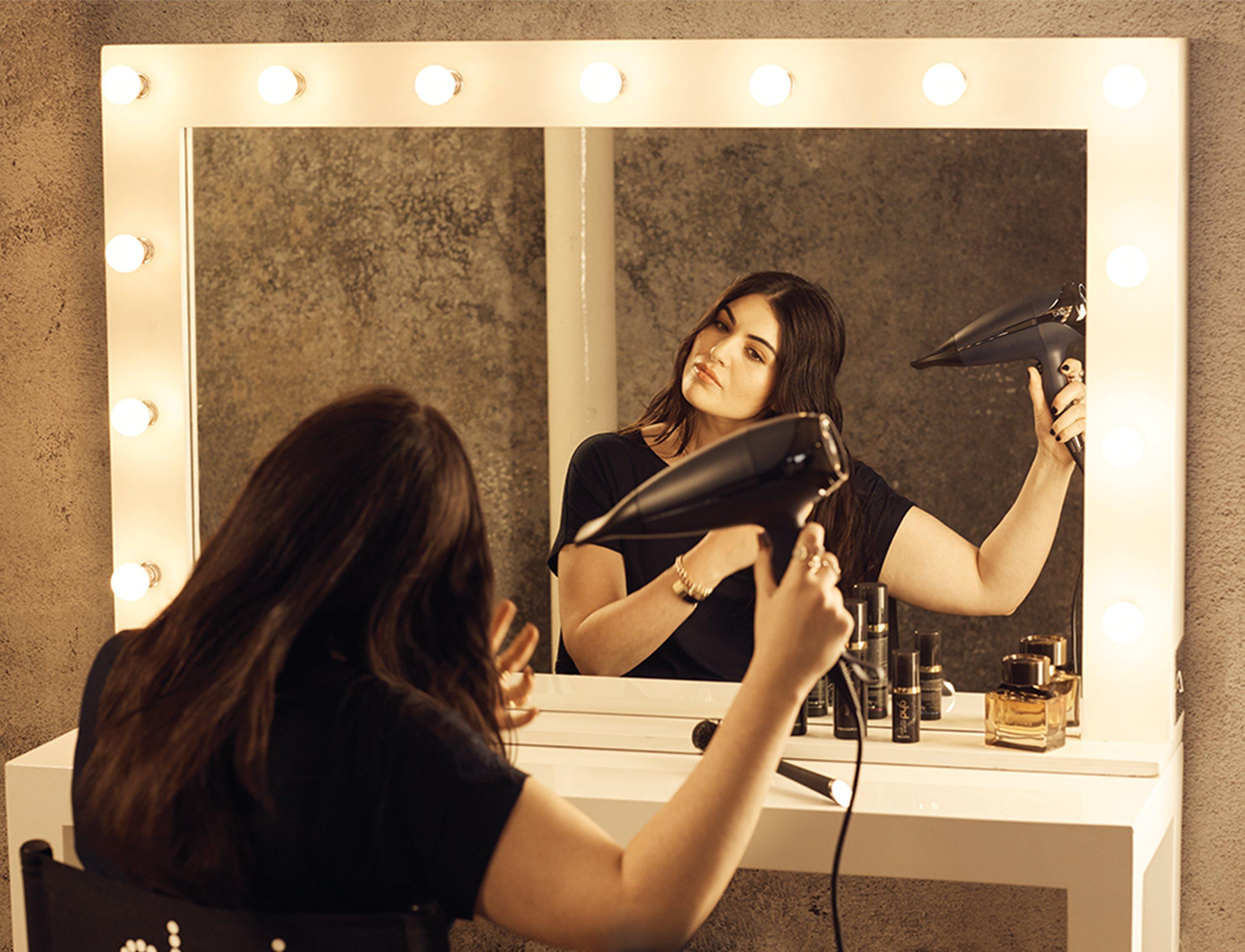 Healthiest_Way_To_Dry_Your_Hair_Step_3_3x.jpg