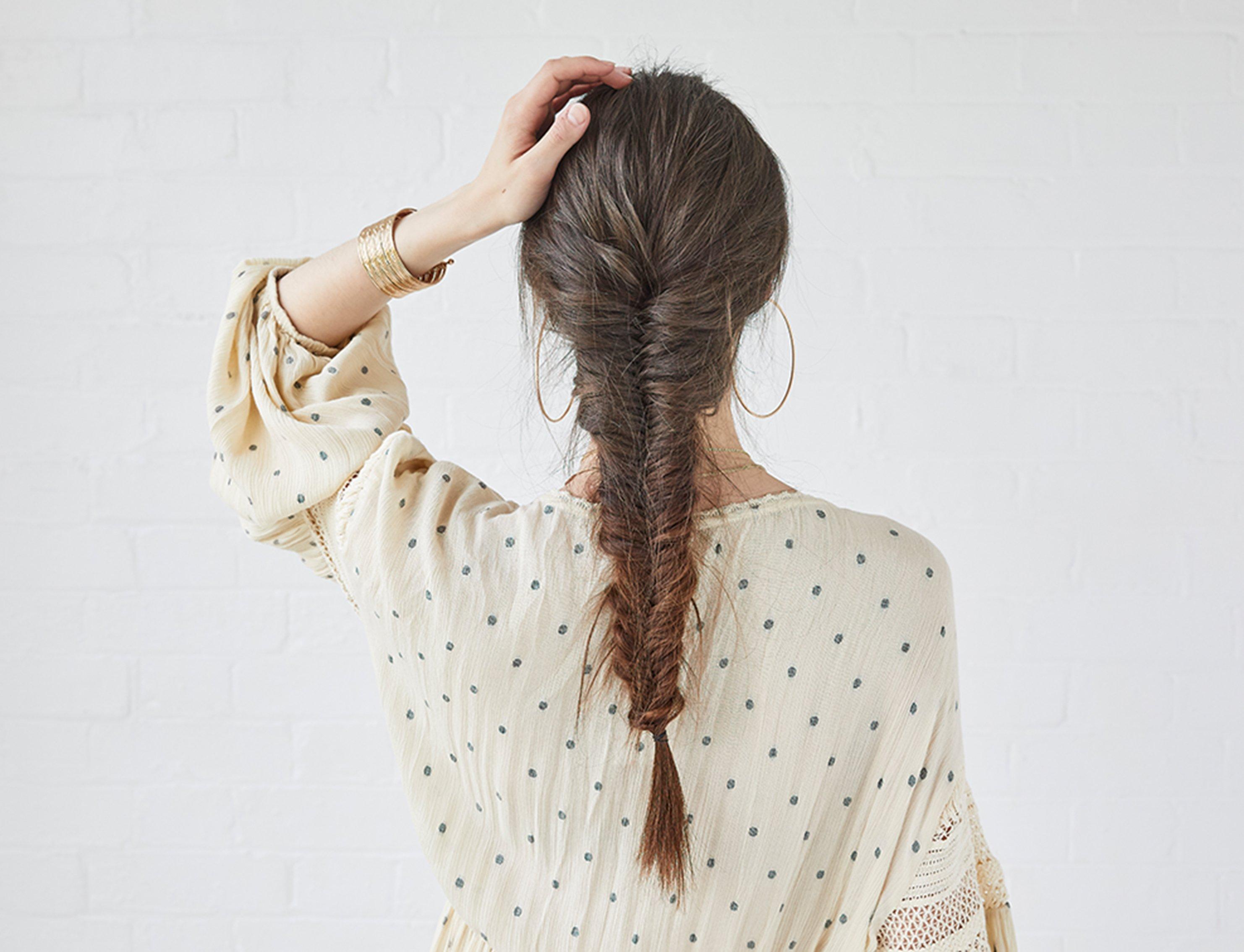 Messy_Hairstyles_For_Tousled_Look_Loose_Fishtail_Braid_SplitBanner_Global.jpg