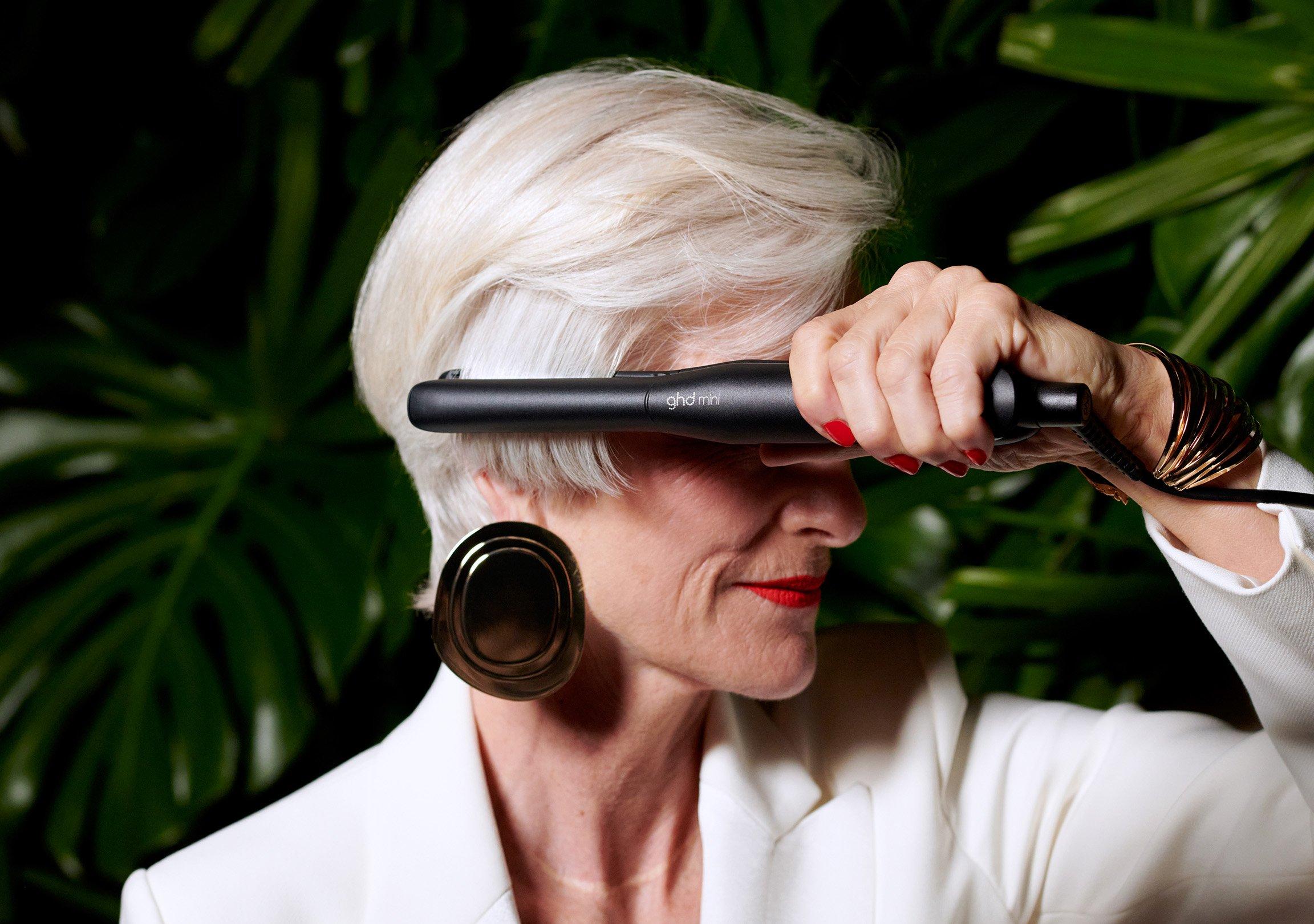 model using mini on her hair