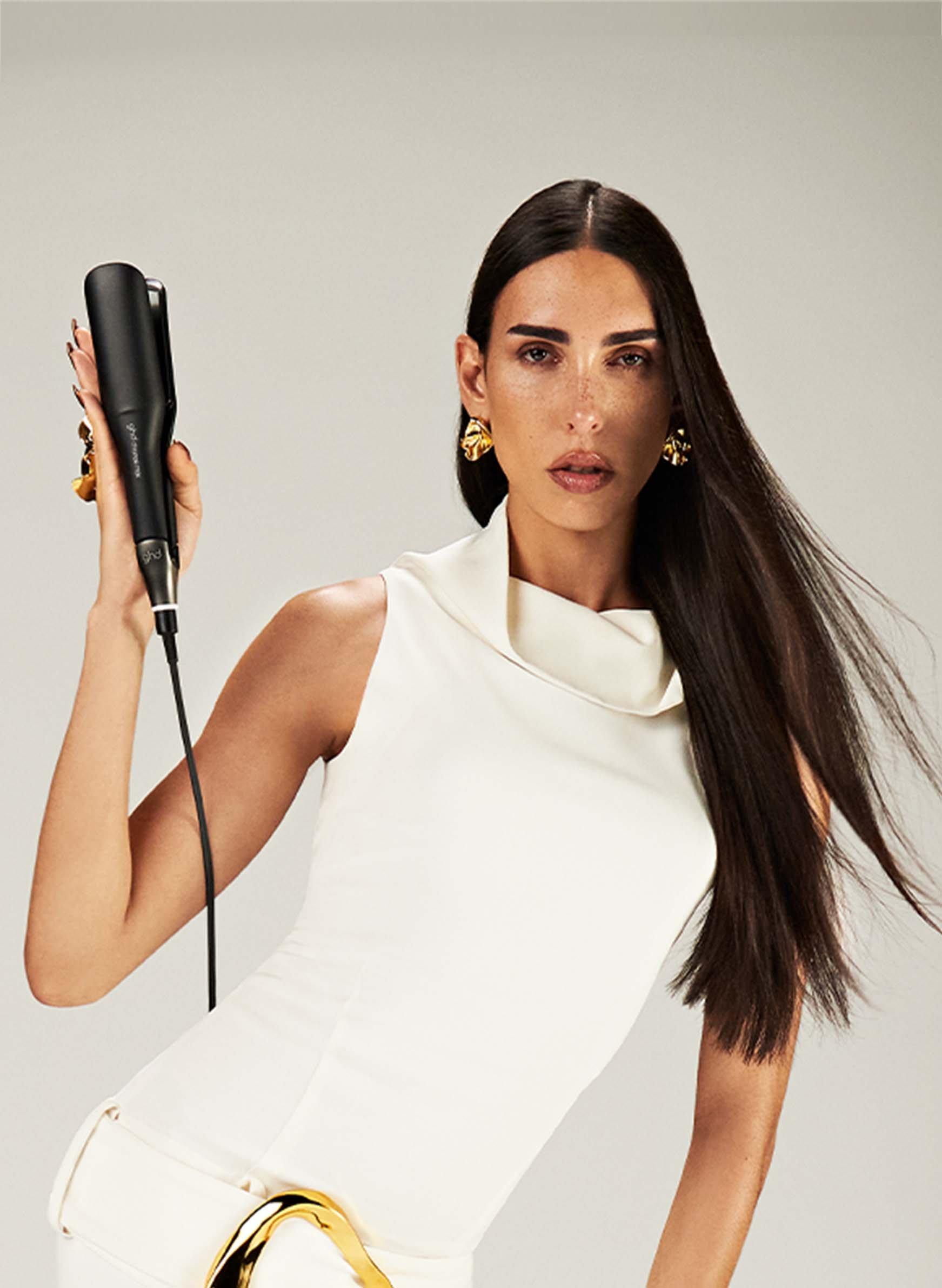 Model mit dem neuen ghd chronos max Haarstyler