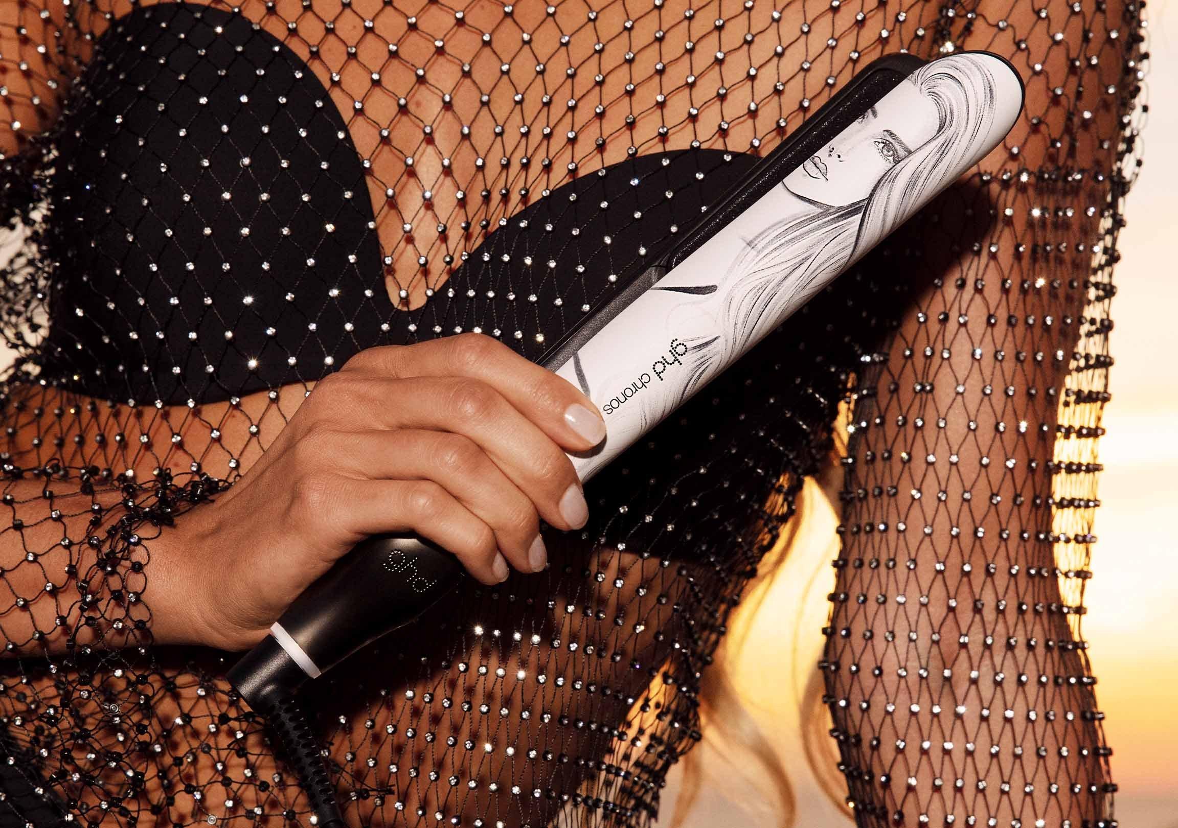 Nahaufnahme des ghd x Pamela Reif Limited Edition chronos Glätteisen