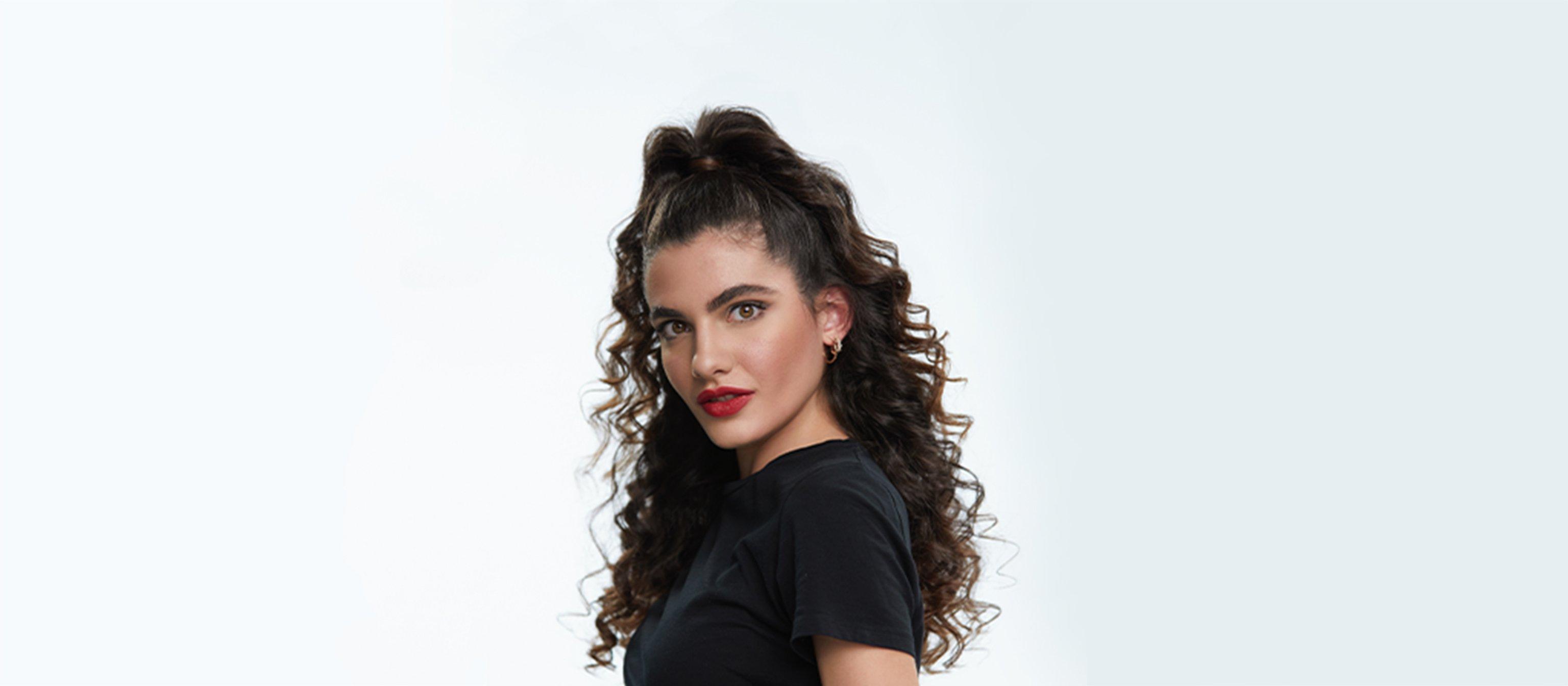 PonytailDefinedCurls_ThinWand_HeaderImage@3x.jpg