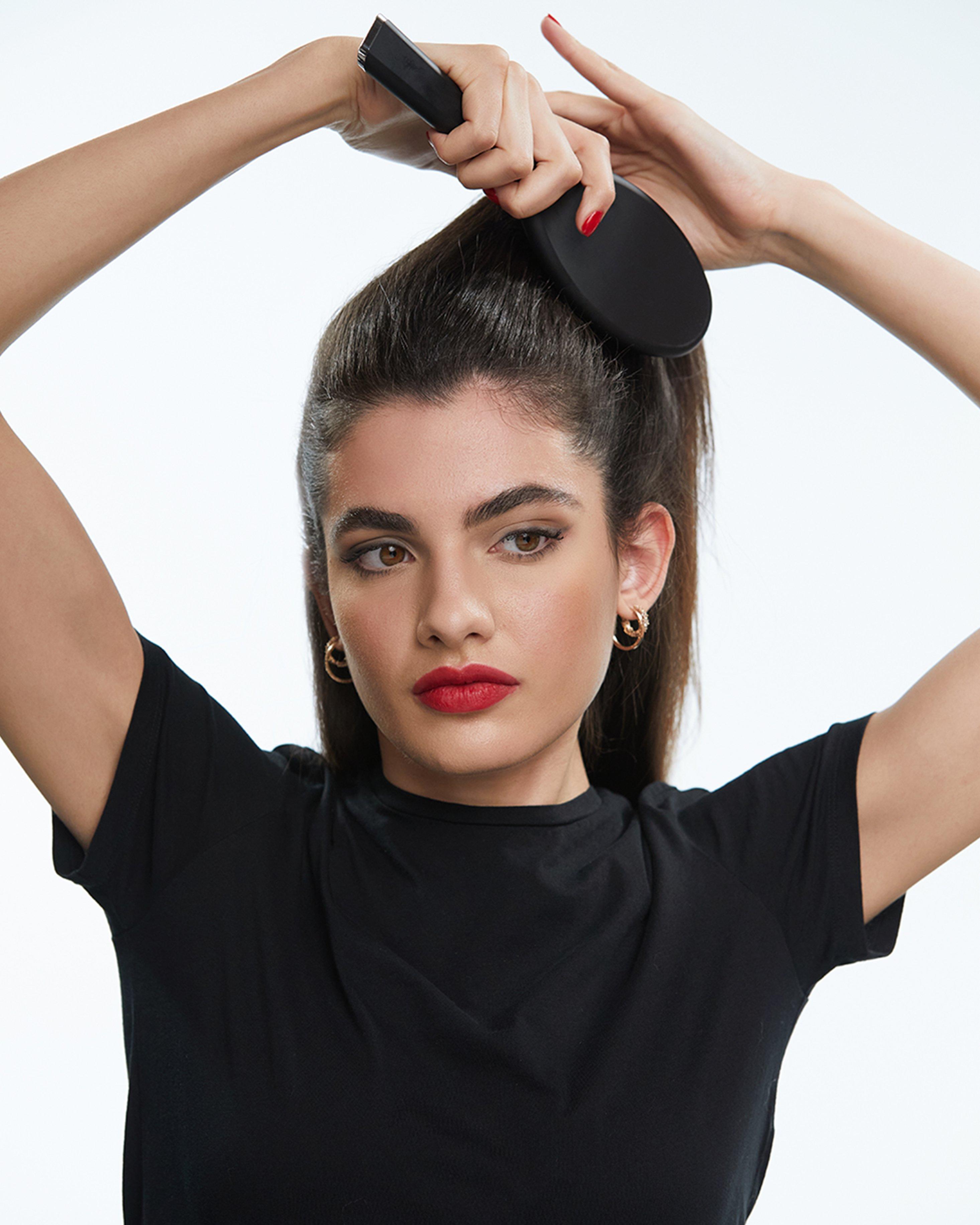 PonytailDefinedCurls_ThinWand_Step_1@3x.jpg