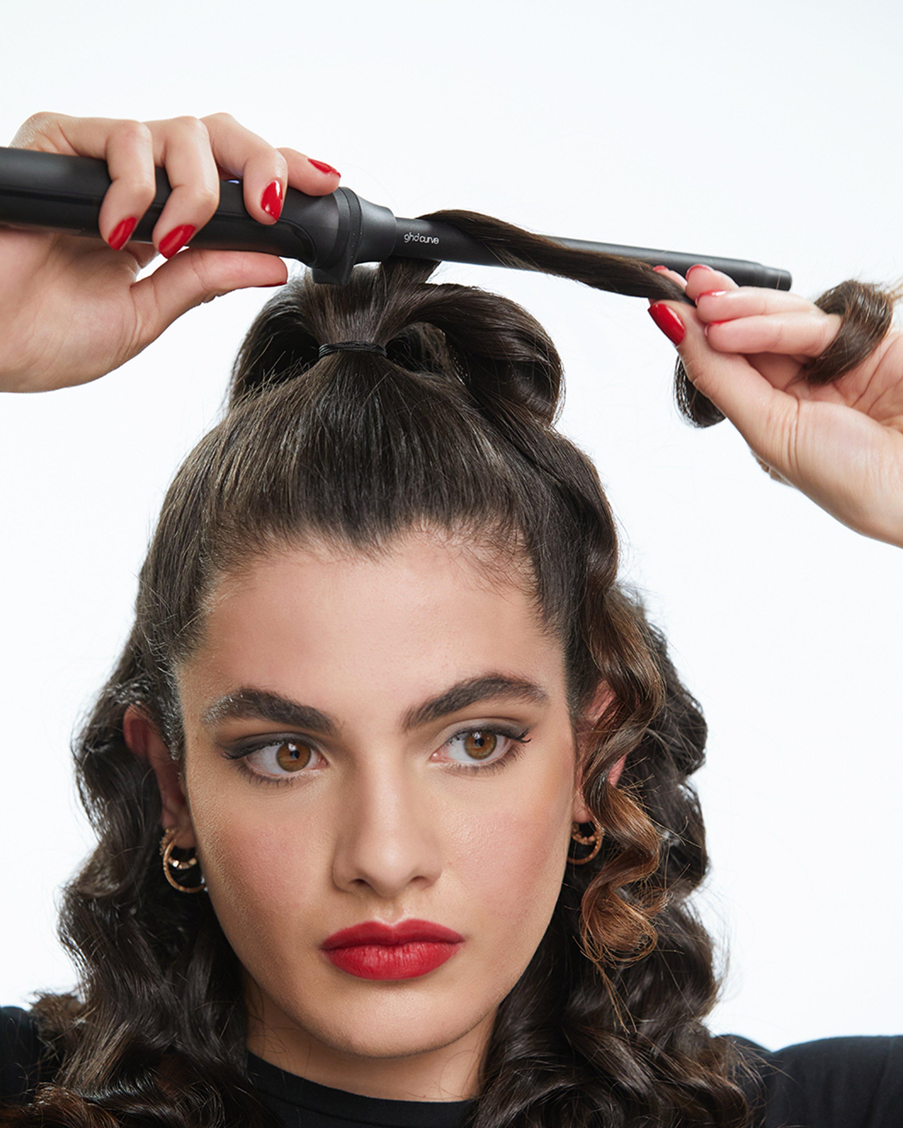 PonytailDefinedCurls_ThinWand_Step_8@3x.jpg