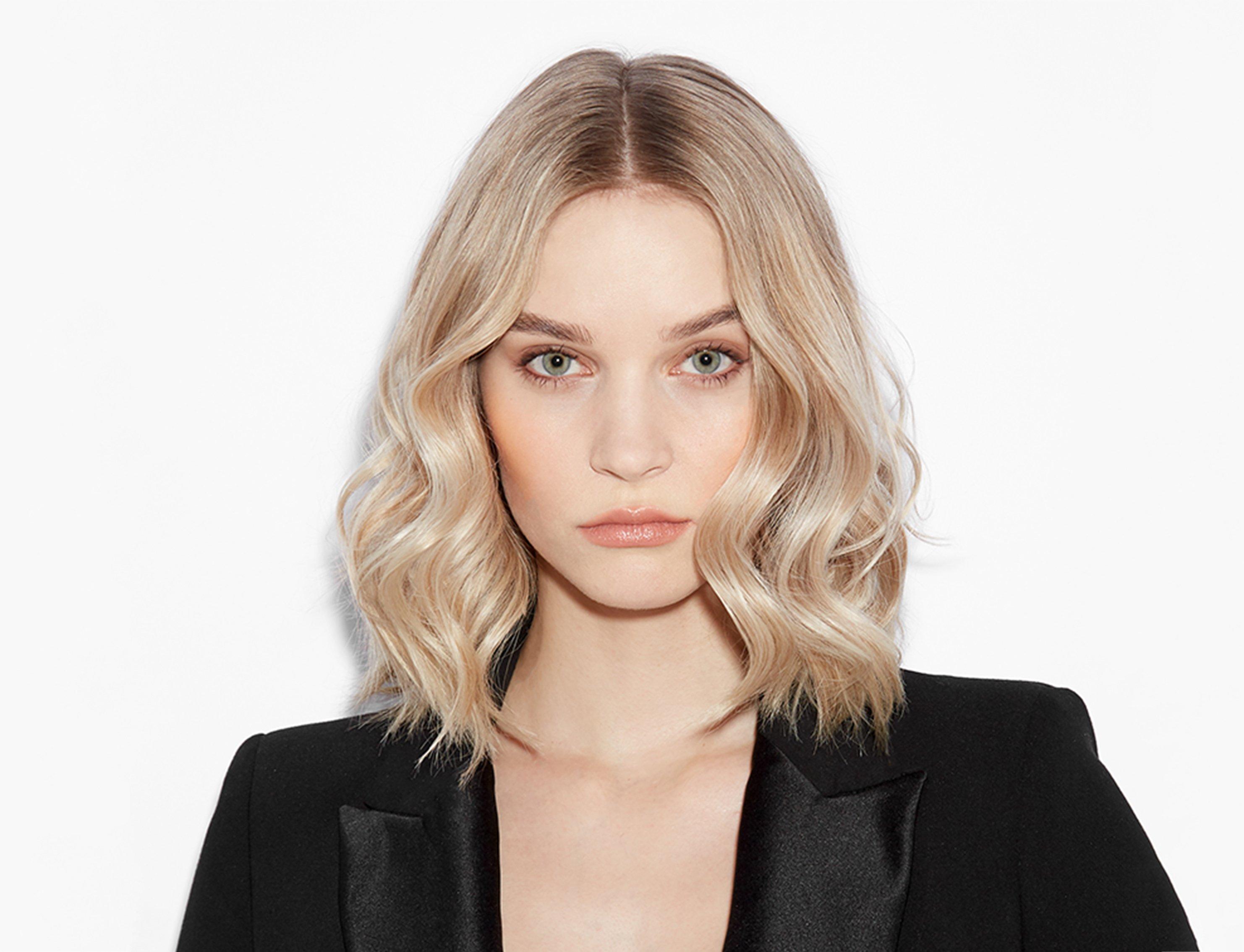 Short_Hair_Round_Face_Soft_Waves_SplitBanner_Global.jpg