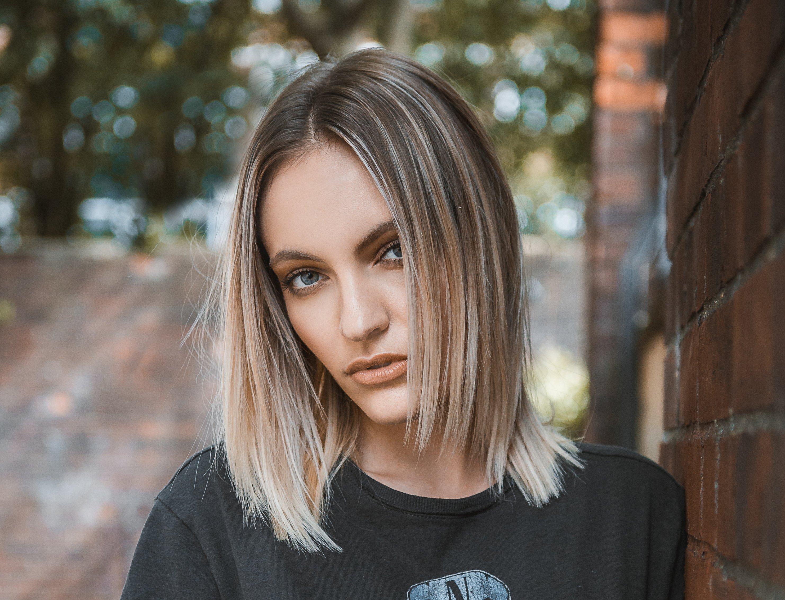 Shoulder_Length_Hairstyles_Blunt_SplitBanner@3x.jpg