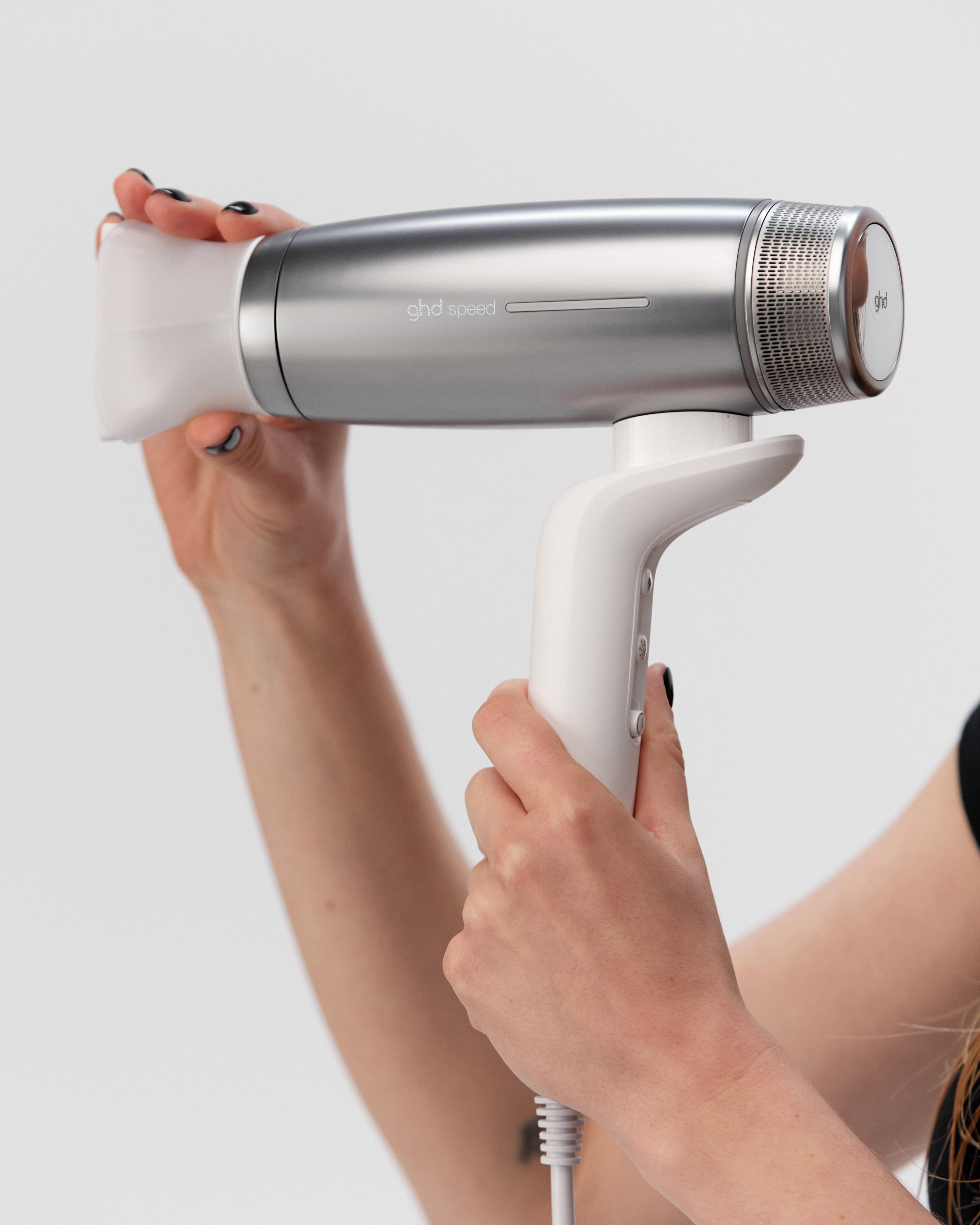 attach the ghd halo styling concentrator