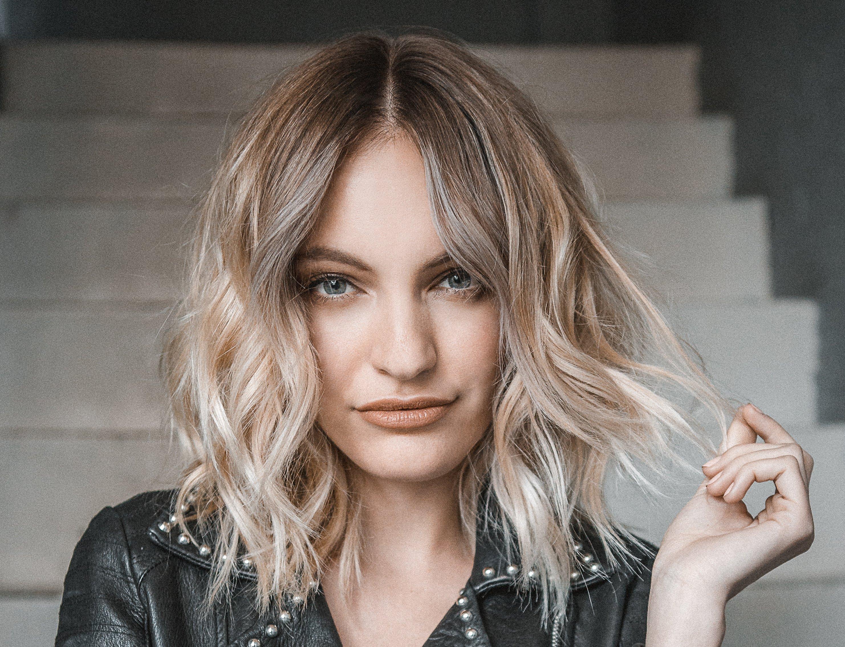 Stylish_Bob_Haircut_Flat_Waves_SplitBanner.jpg