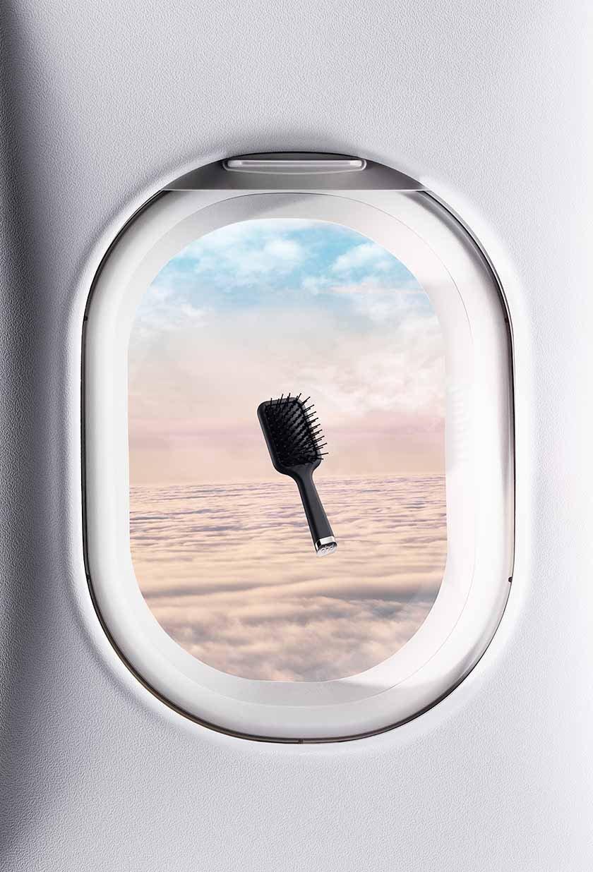 ghd mini paddle brush im Flugzeugfenster