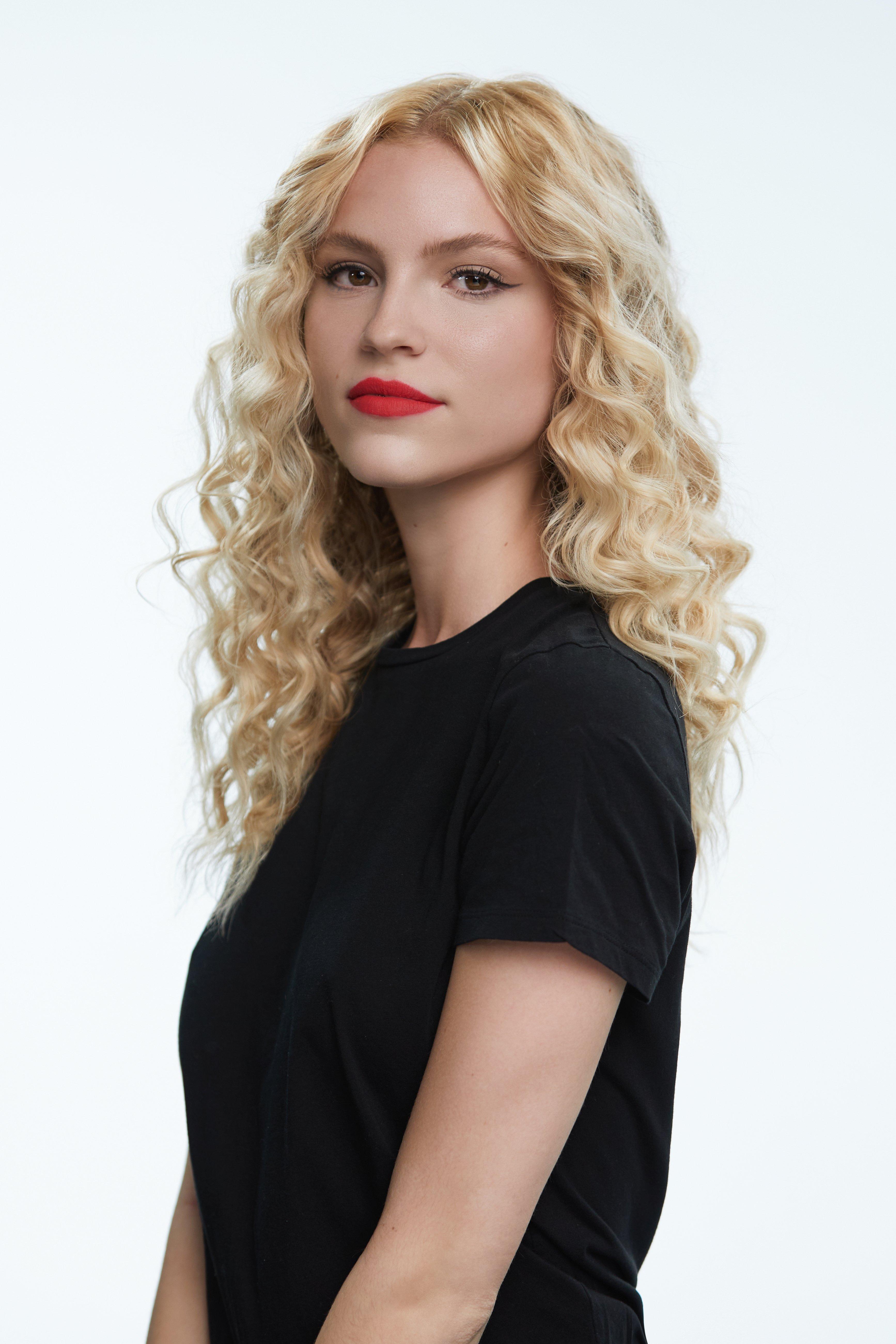 THINWAND22_Social_SelfStyle_DefiningNaturalWaves_SBSFinalLook_HR_RGB_PRT_exp0725.jpg
