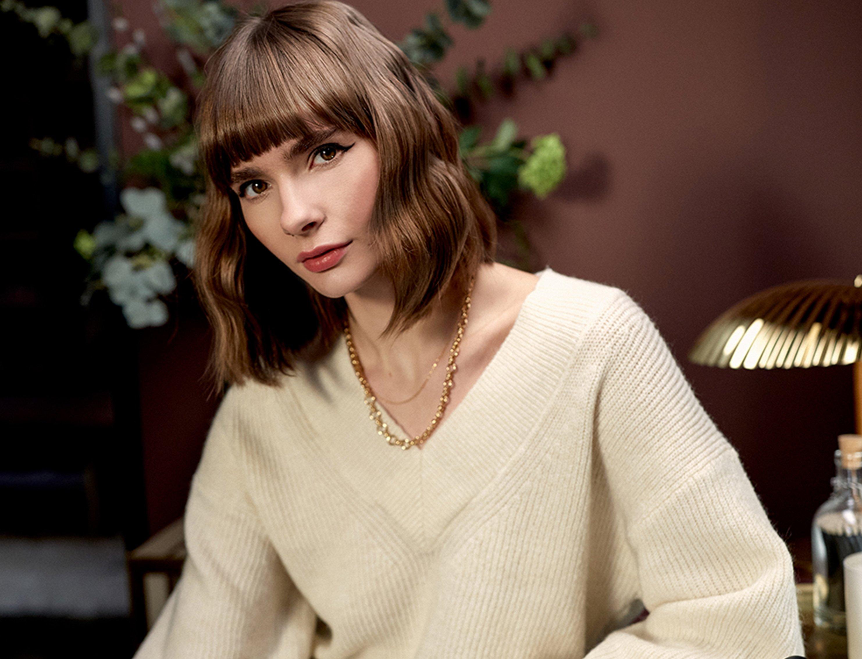 Three_Ways_To_Style_Short_Hair_Bangs_FiftyFifty_3.jpg