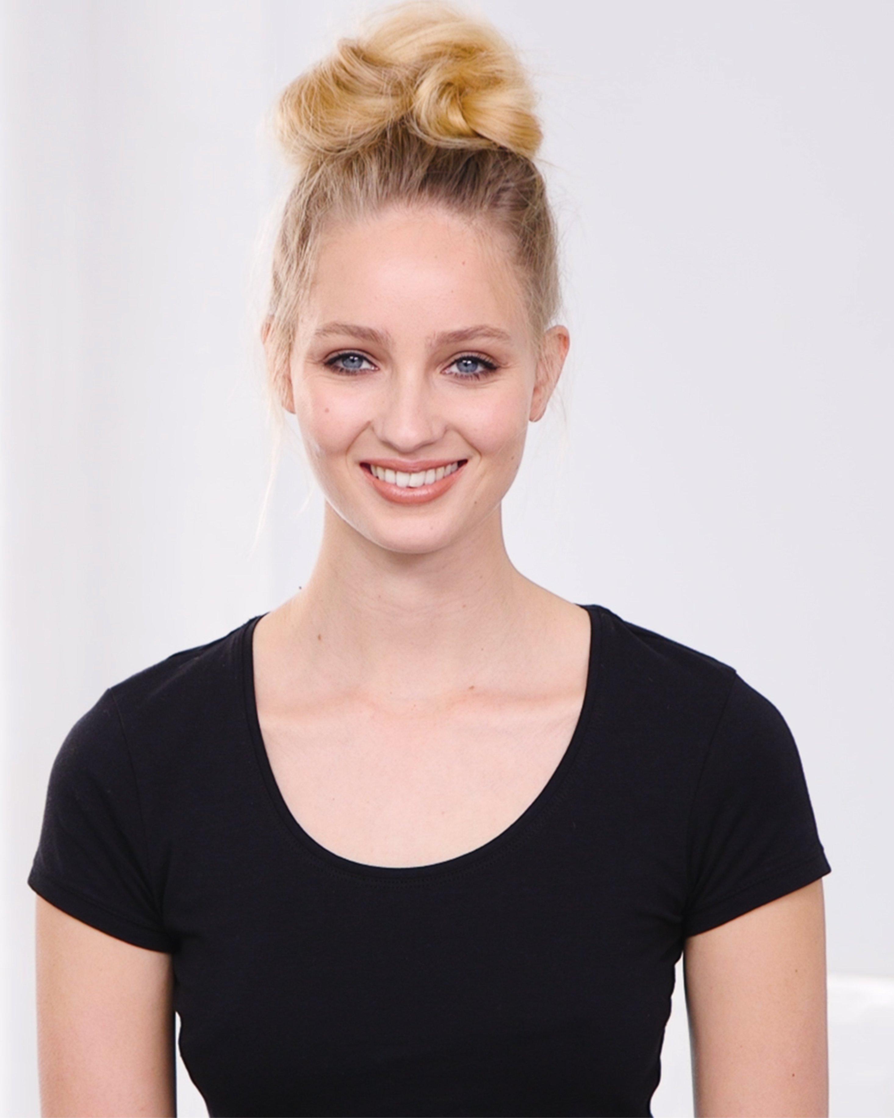 Tousled_Top_Knot_Step_10@3x.jpg