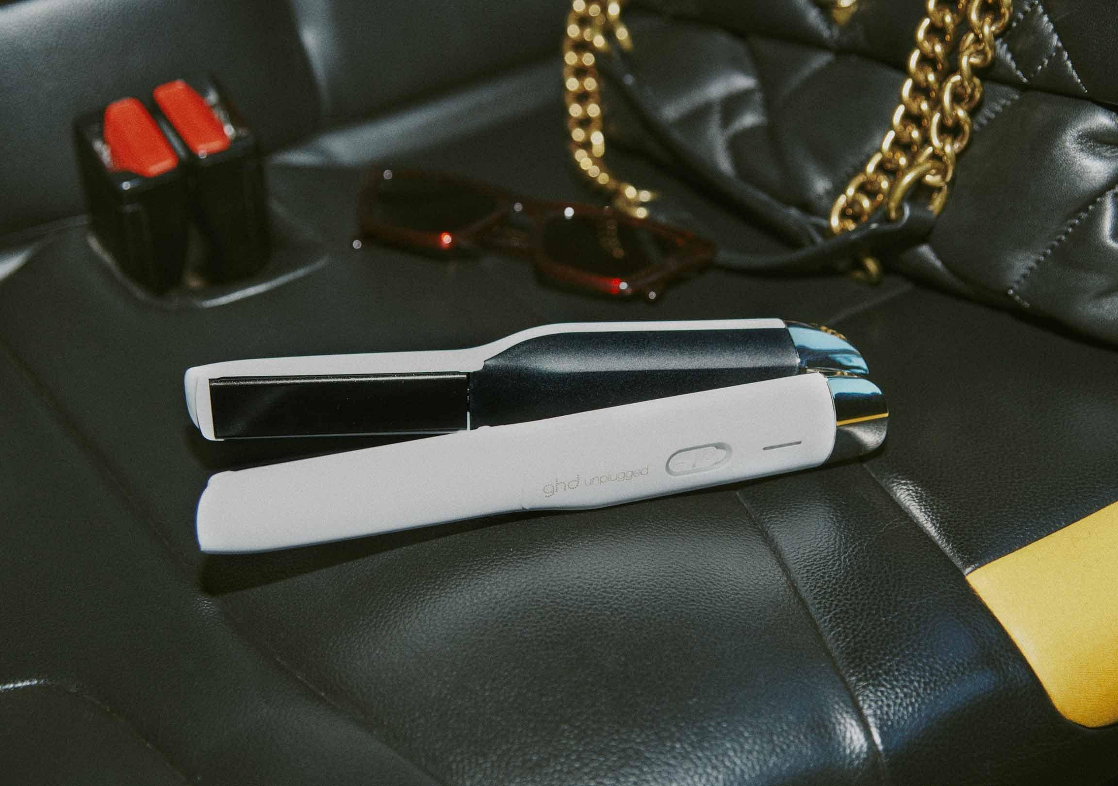 kabelloses ghd Glätteisen im Taxi