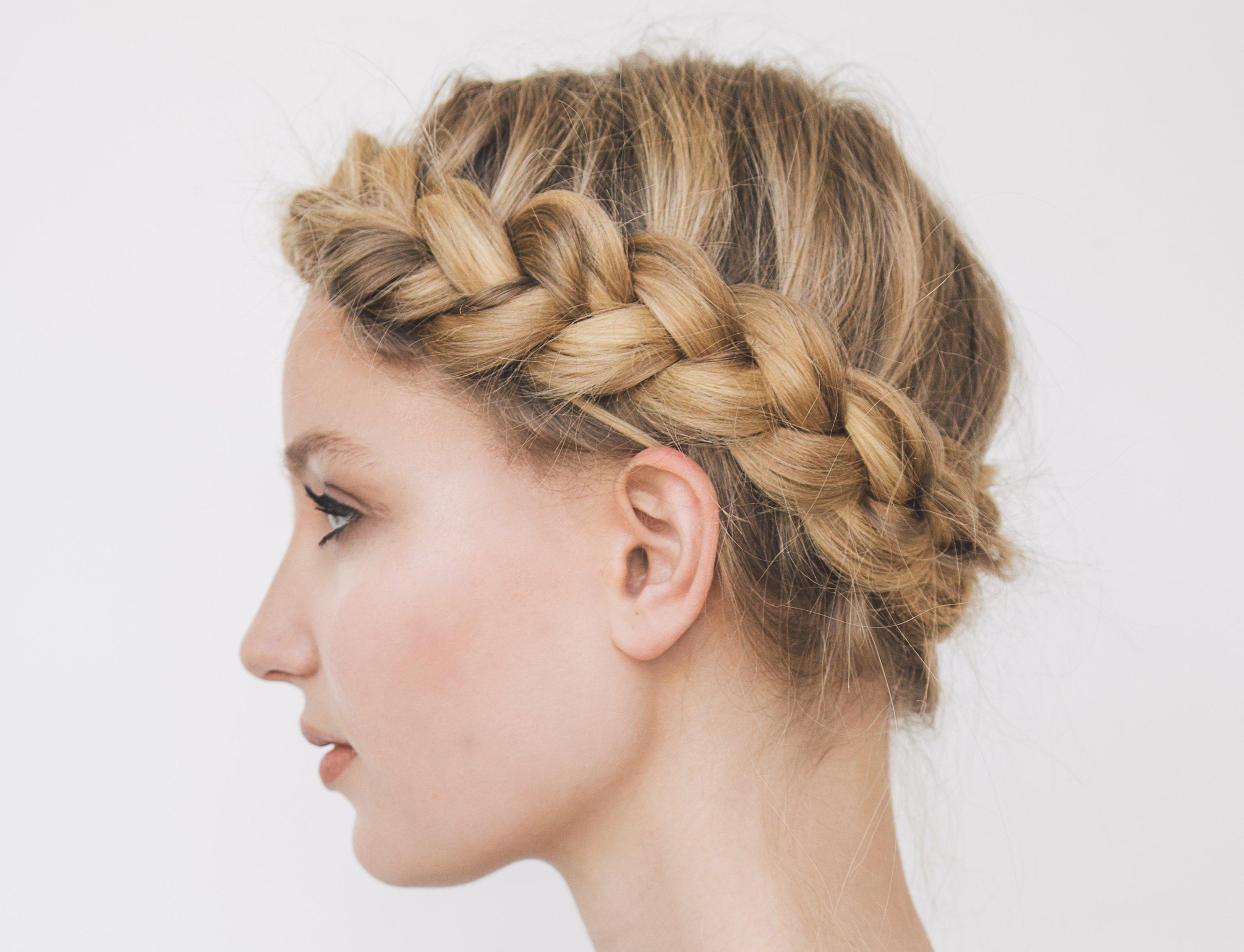 Updos_For_Short_Hair_Split_Banner_2.jpg