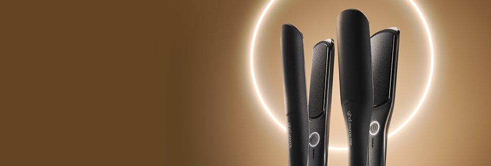 ghd chronos und ghd chronos max Haarglätter in einem Lichtkreis