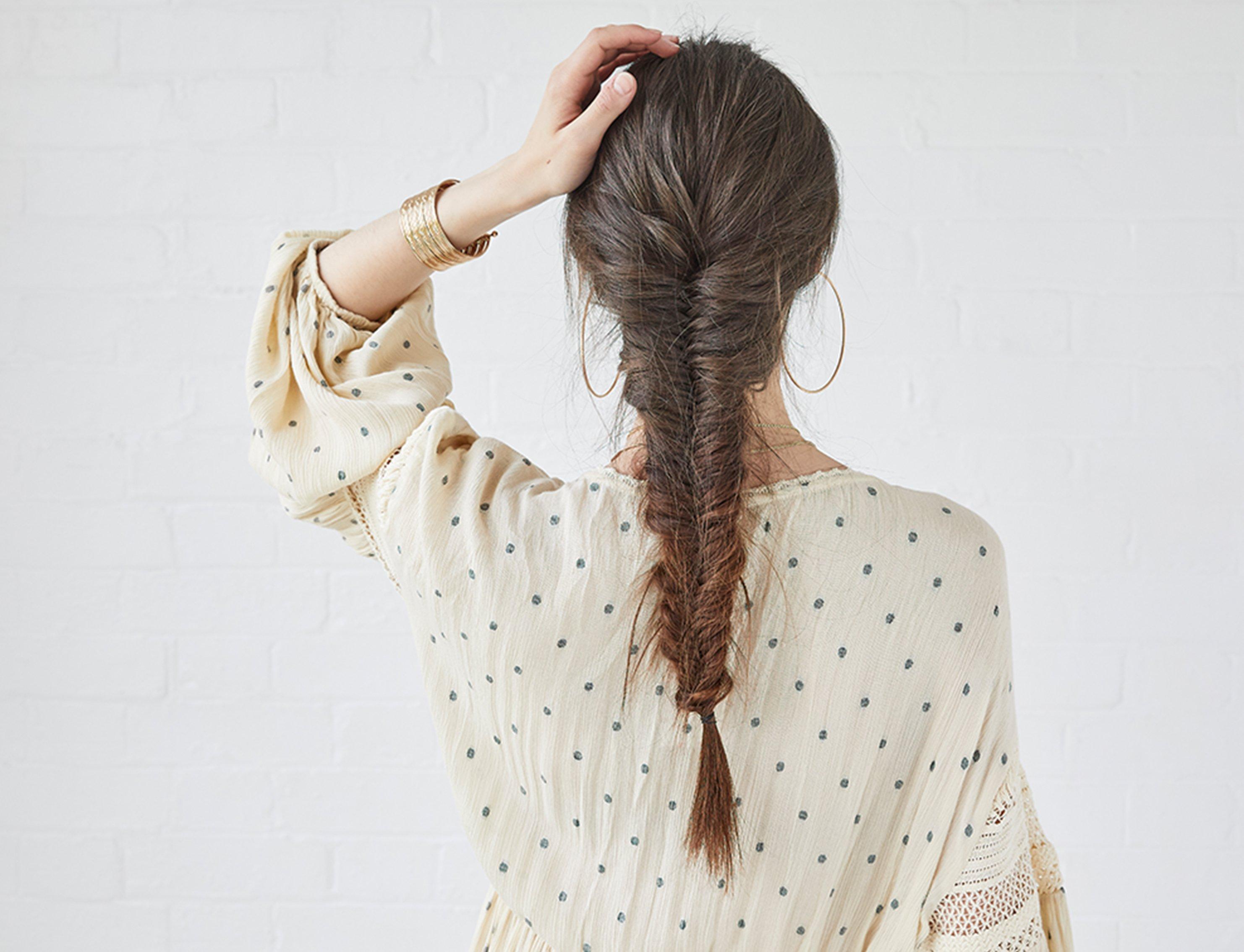 Voluminous_Hairstyles_For_Fine_Hair_Chunky_Side_Fishtail_Plait_SplitBanner.jpg