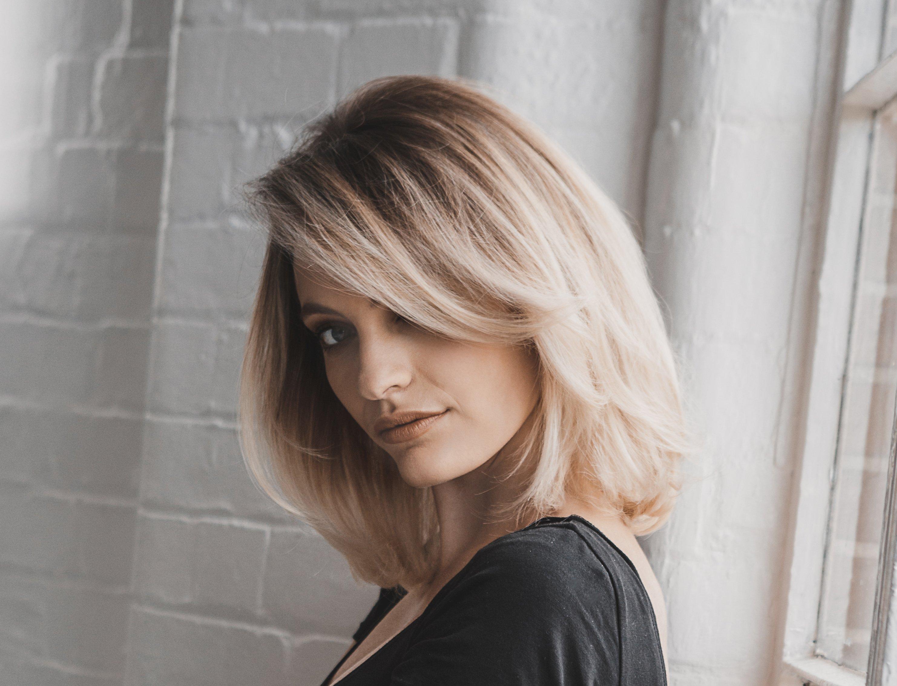 Voluminous_Hairstyles_For_Fine_Hair_Glamorous_Volume_Blowdry_SplitBanner.jpg