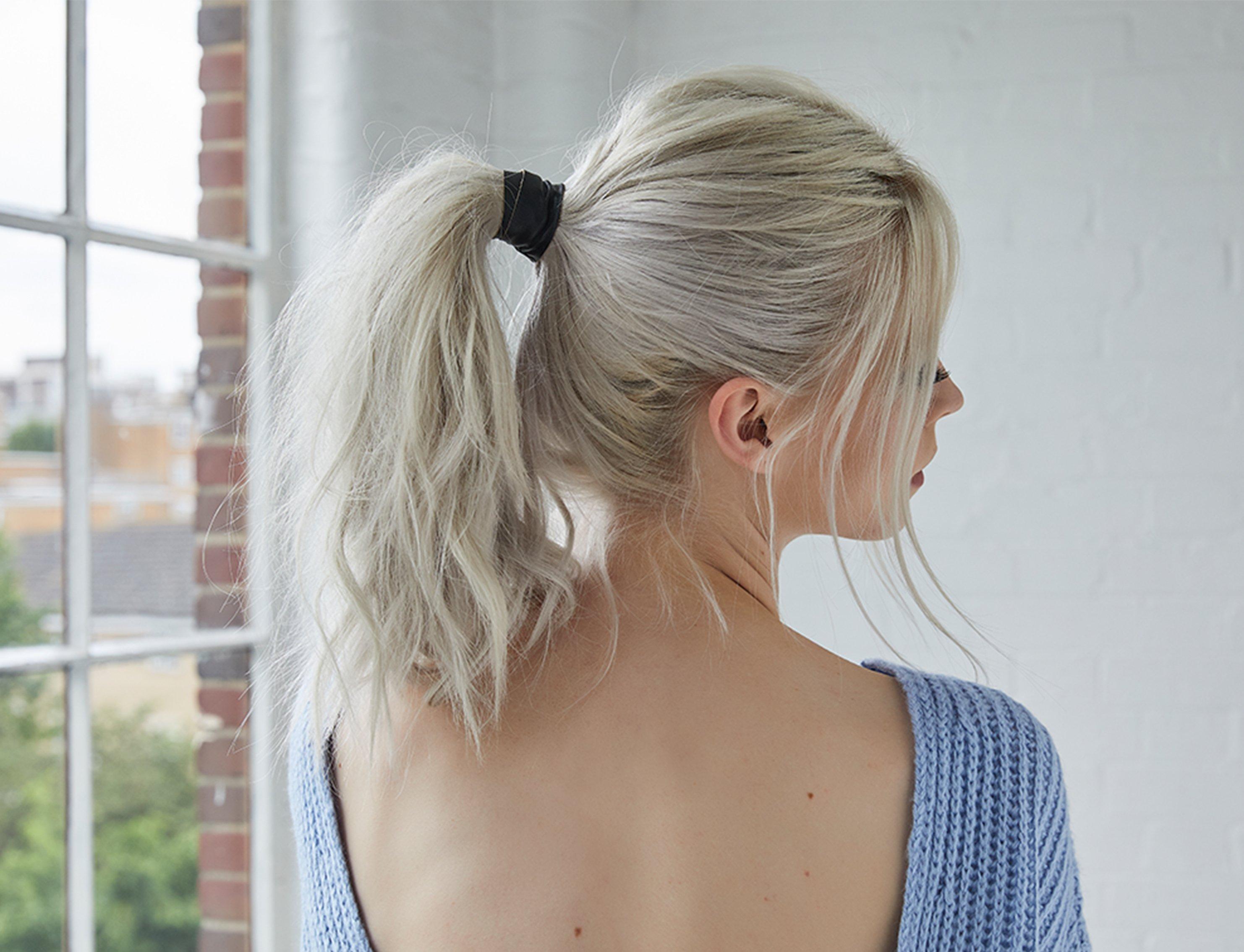 Voluminous_Hairstyles_For_Fine_Hair_Wavy_Ponytail_SplitBanner@3x.jpg