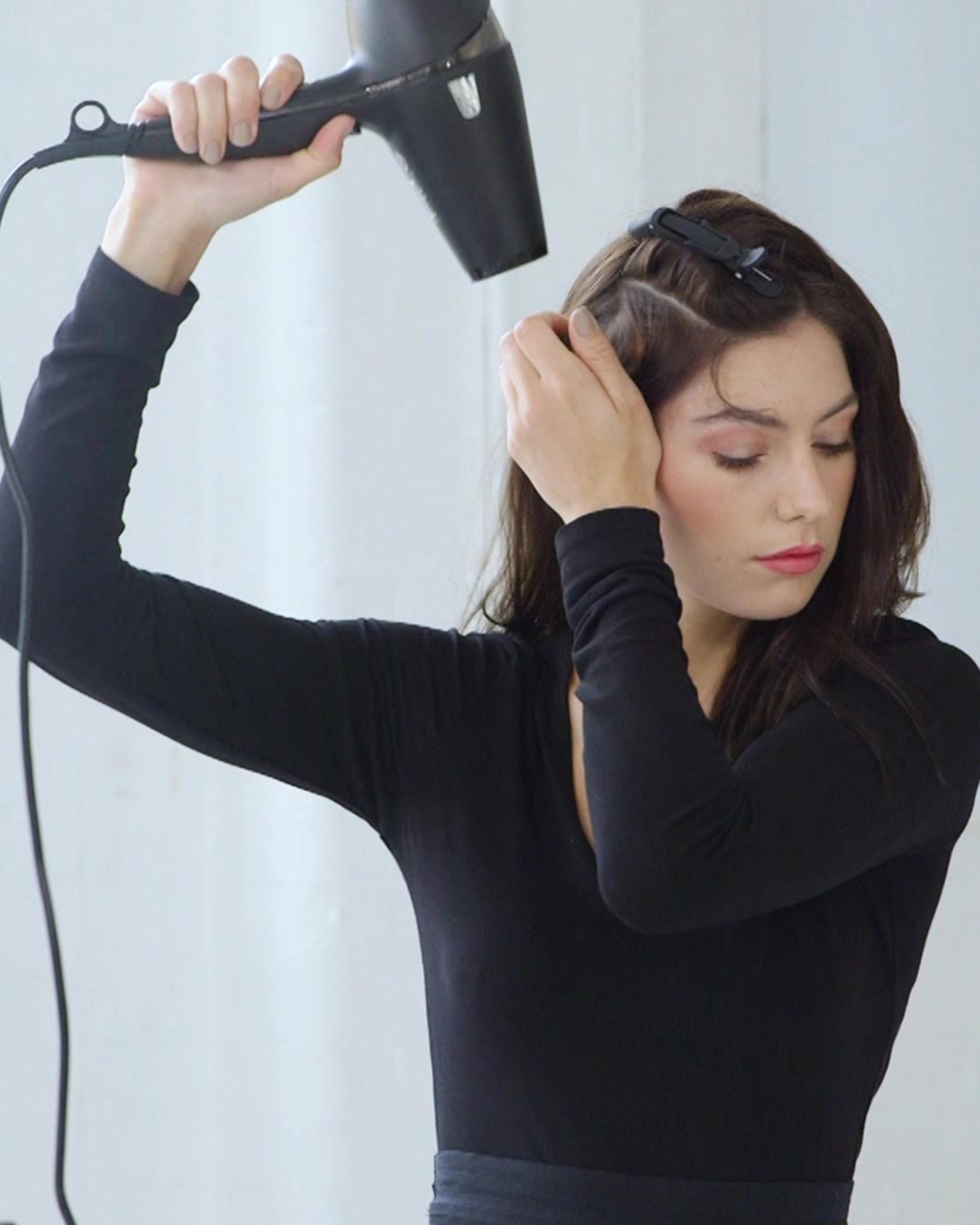 Wavy_Blowdry_Step_7_Gently.jpg