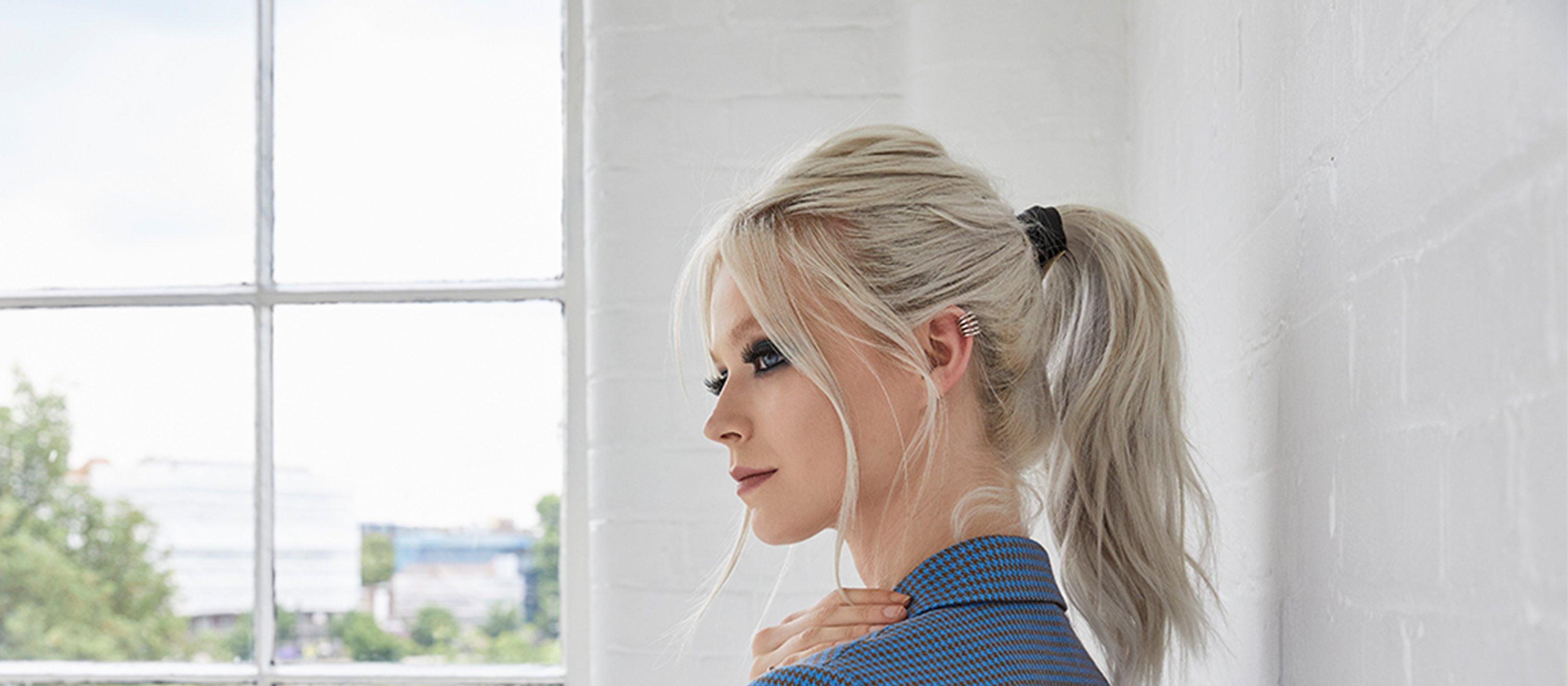 Wavy Ponytail Image Header Banner