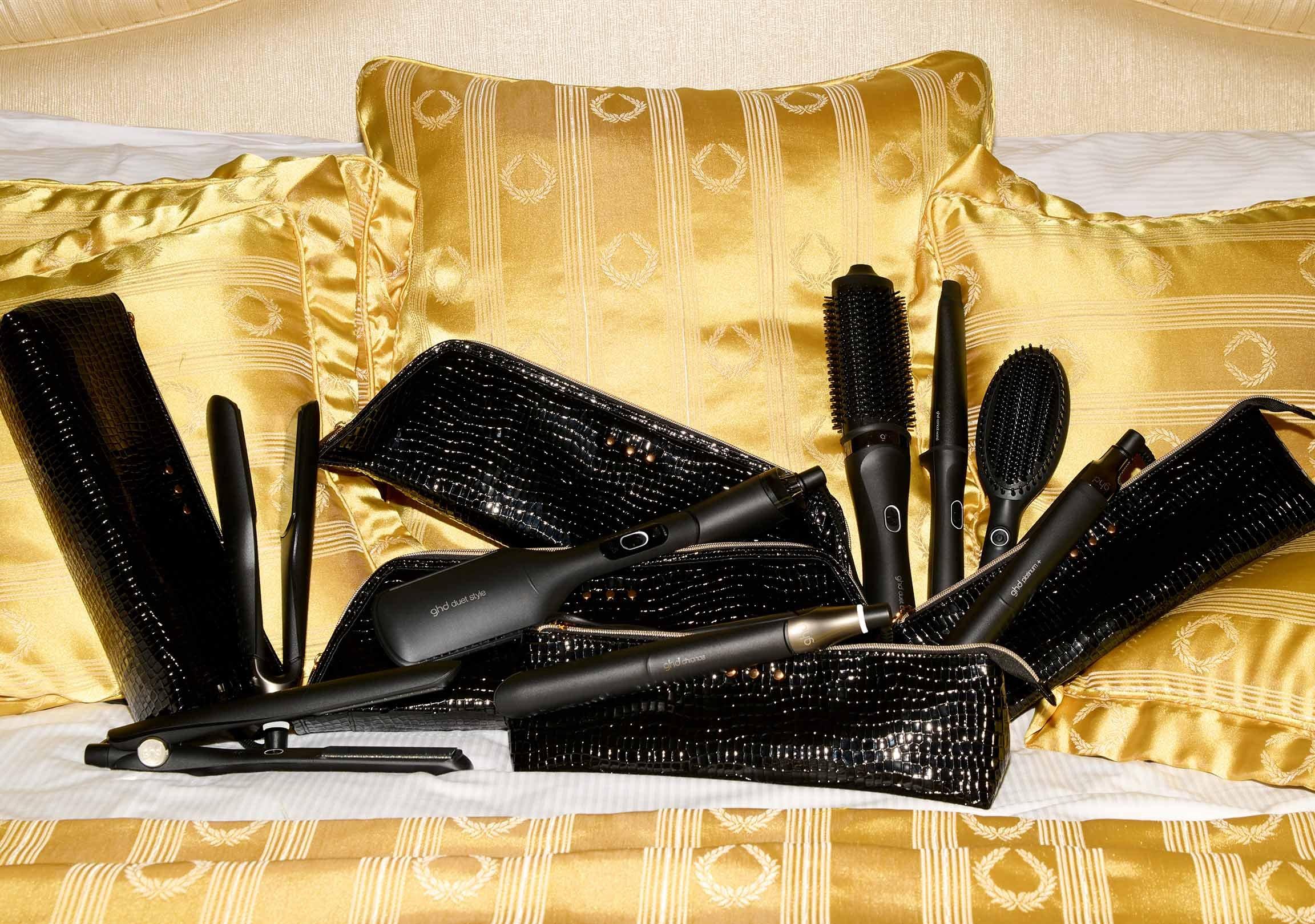 ghd Geschenksets mit schwarzen Stylingtools und luxuriösen Extras