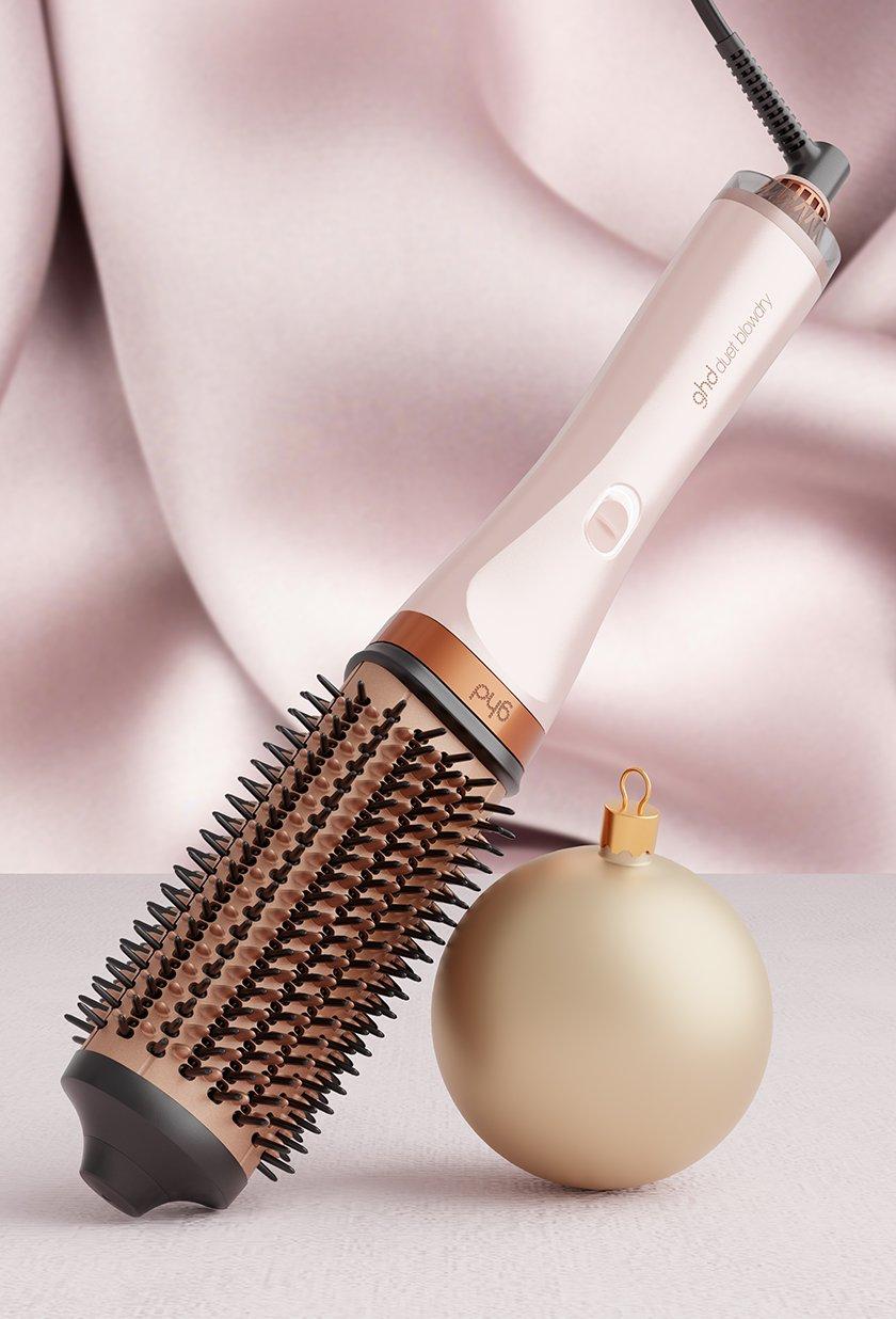 Xmas26_LEblowdry_CP_Carousel_Image_UK